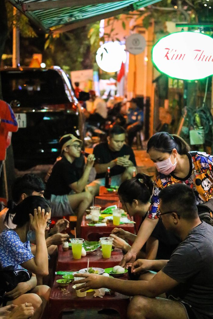 Những tên đường lạ và những món ăn quen