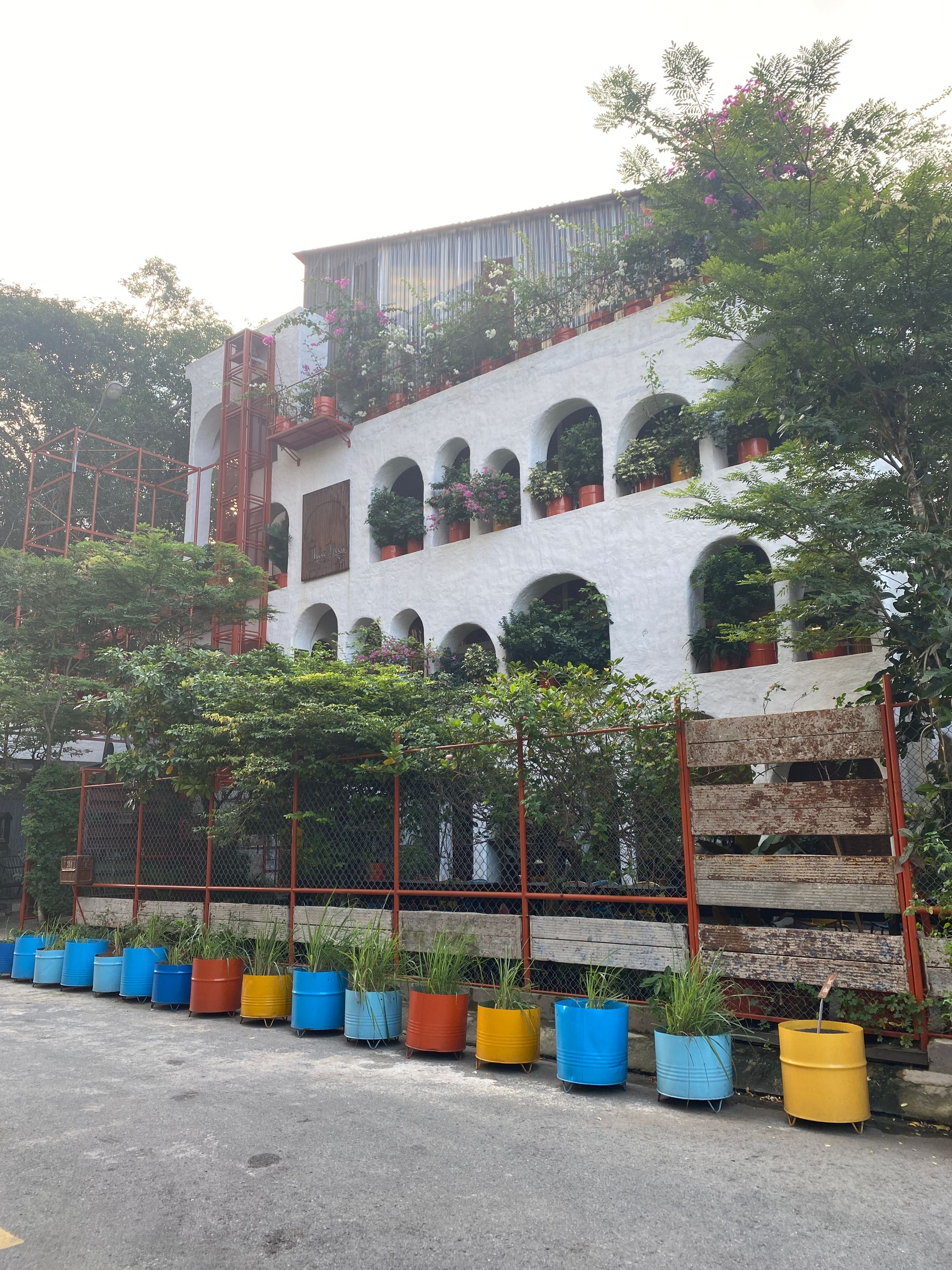Nơi mọi thứ đều lạ