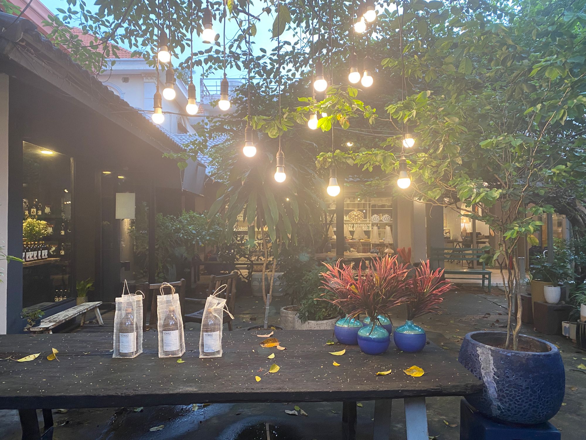 Nơi mọi thứ đều lạ