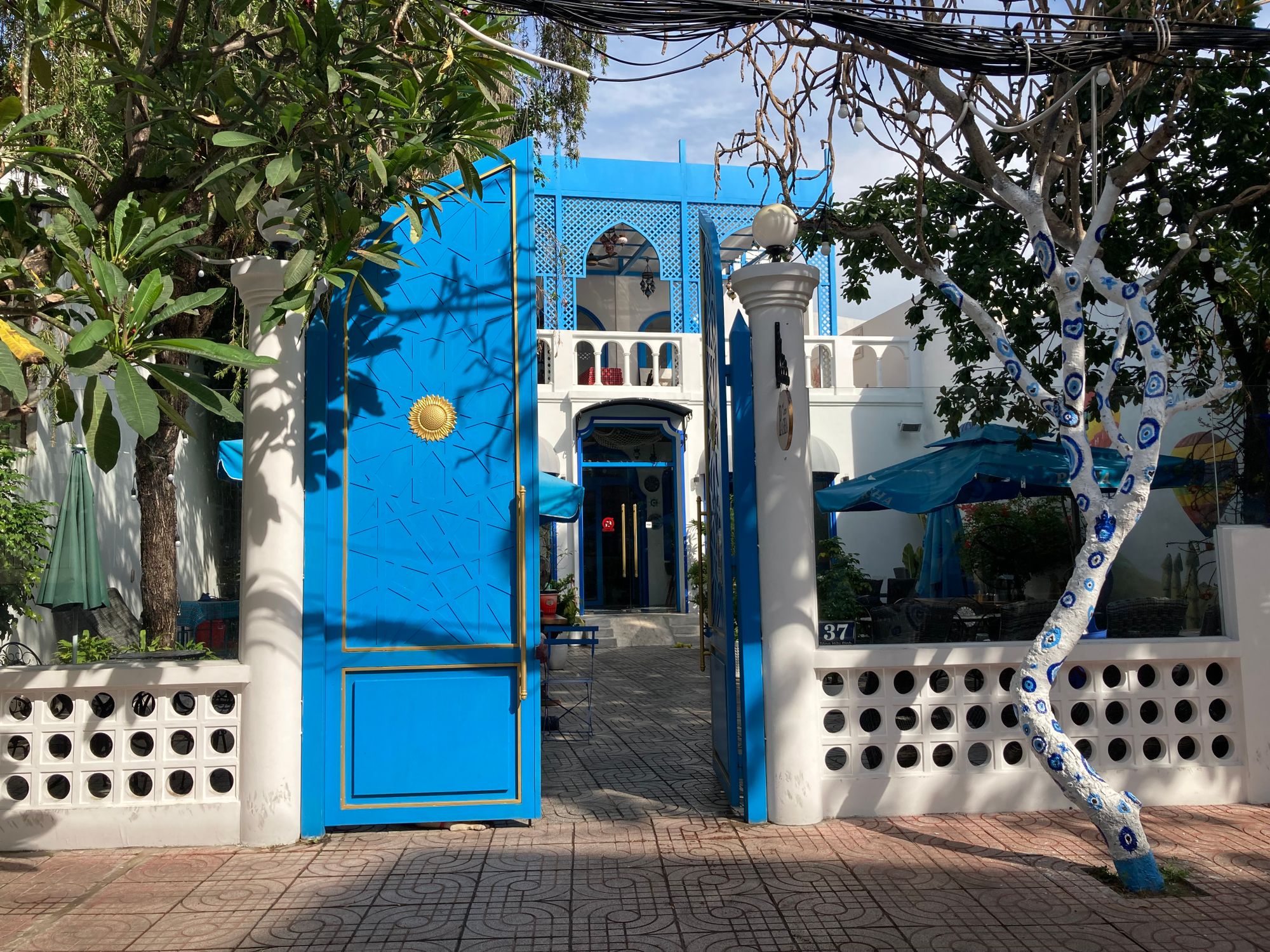 Những cánh cổng biết nói