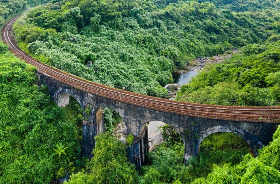 Chuyến tàu Việt Nam huyền thoại