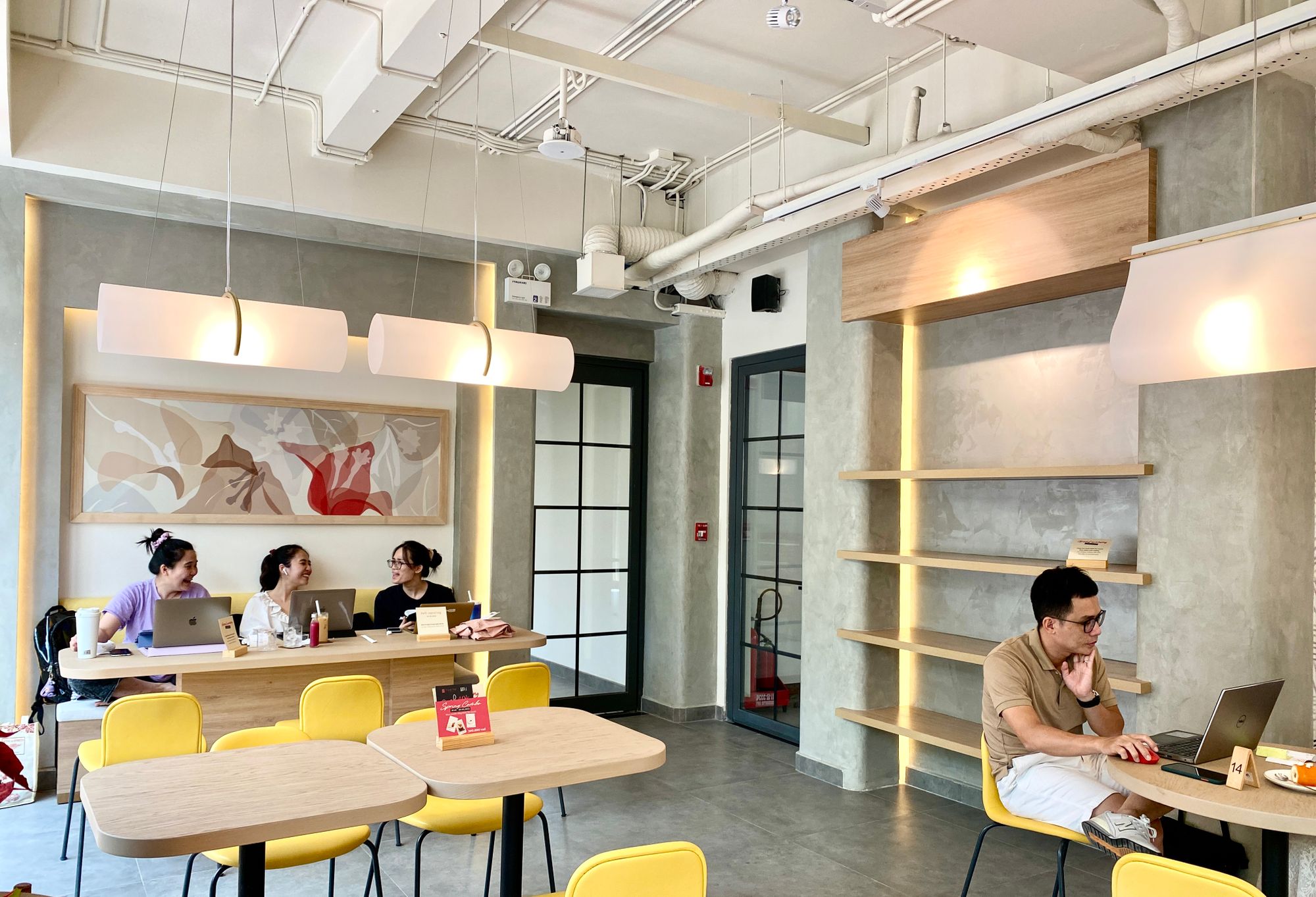 Đi cafe... để làm việc