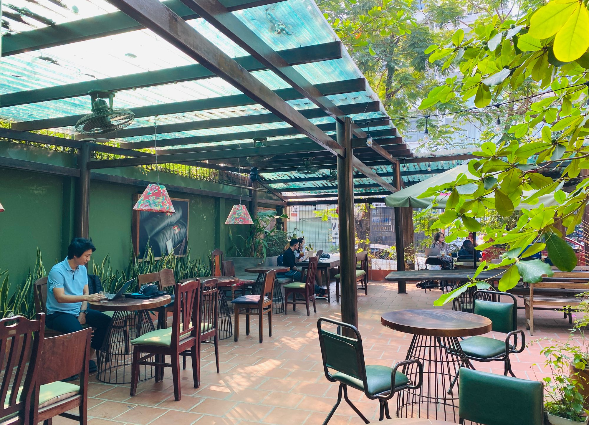 Đi cafe... để làm việc