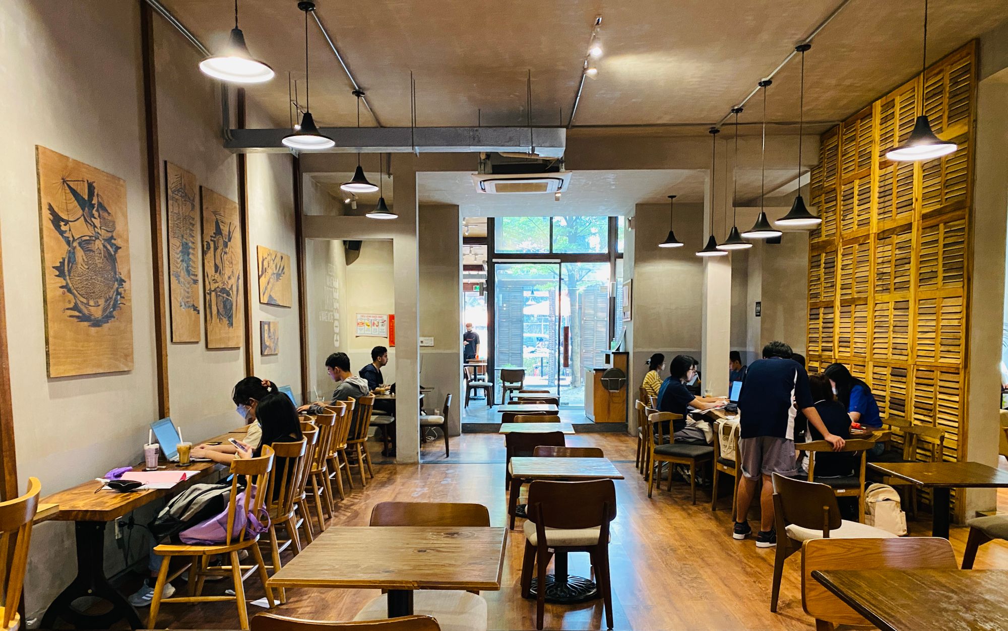 Đi cafe... để làm việc