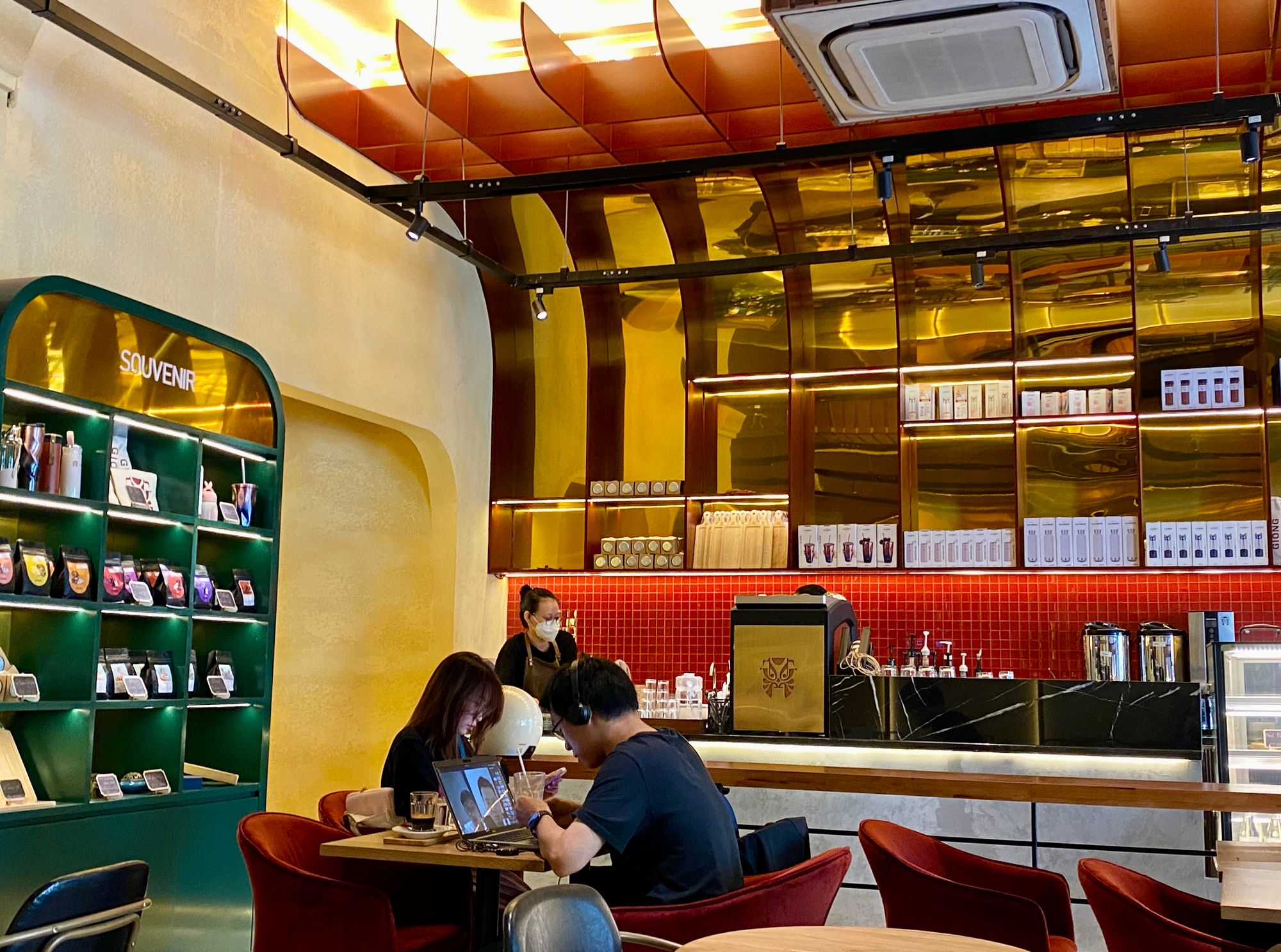 Đi cafe... để làm việc