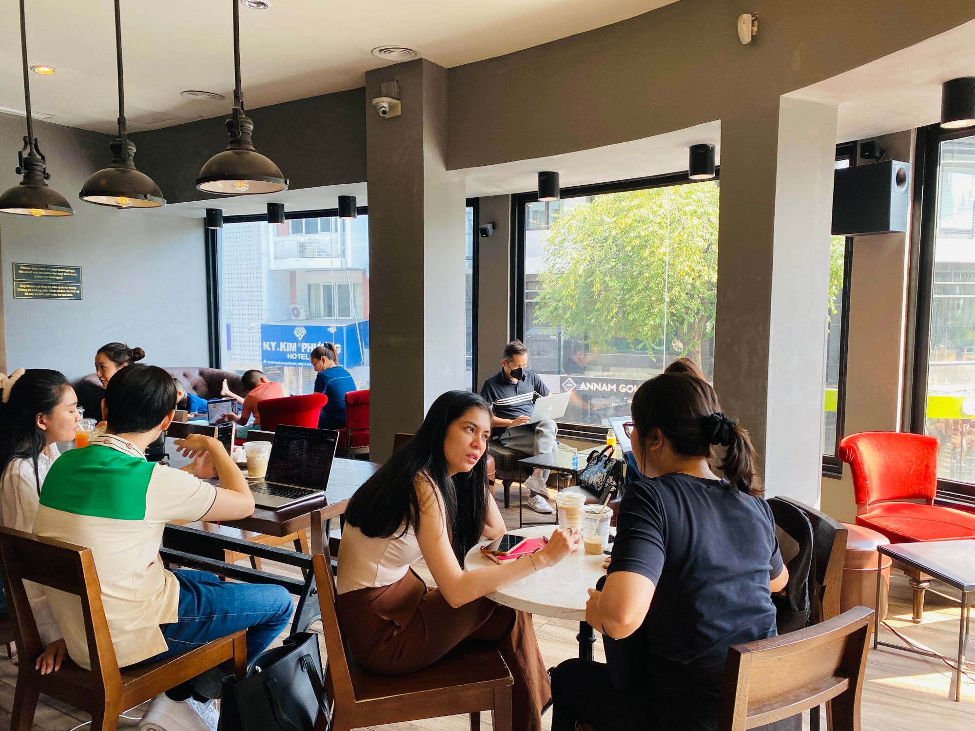 Đi cafe... để làm việc