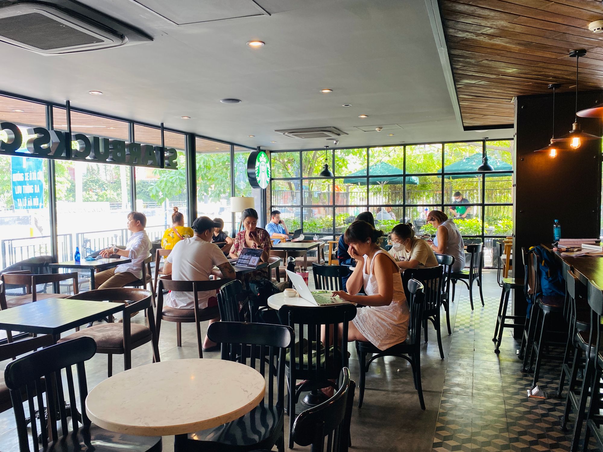 Đi cafe... để làm việc