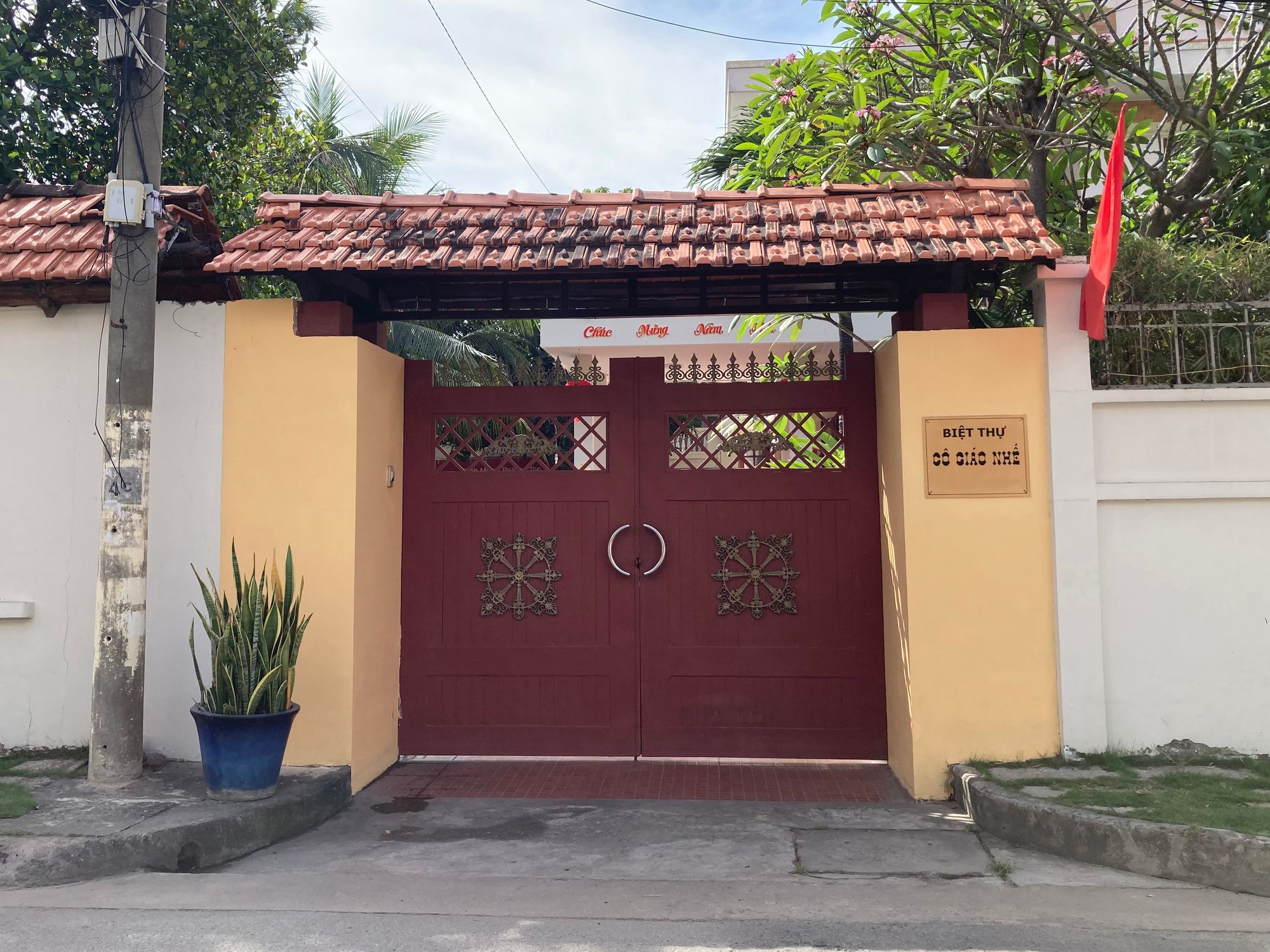 Những cánh cổng biết nói