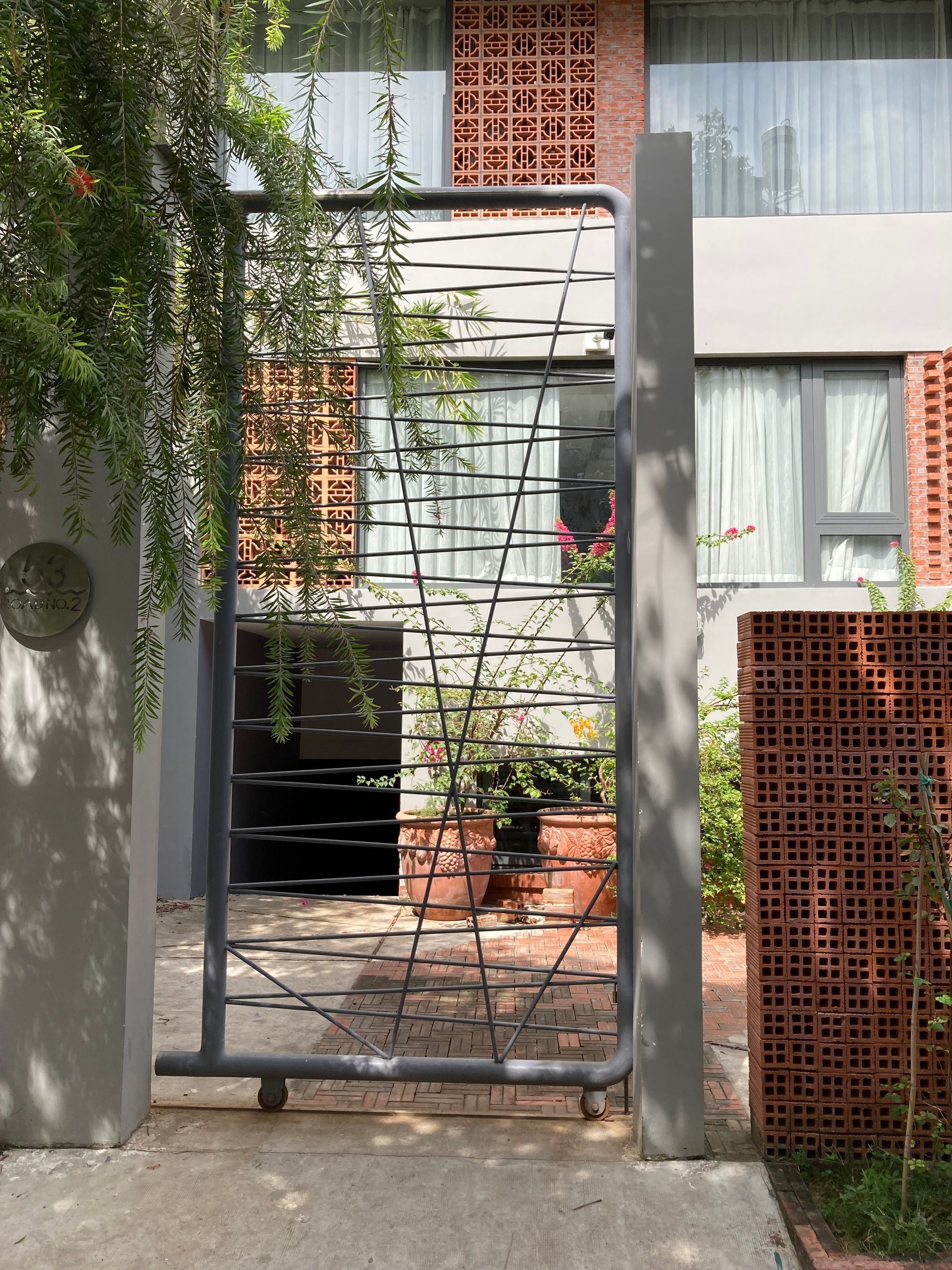 Những cánh cổng biết nói