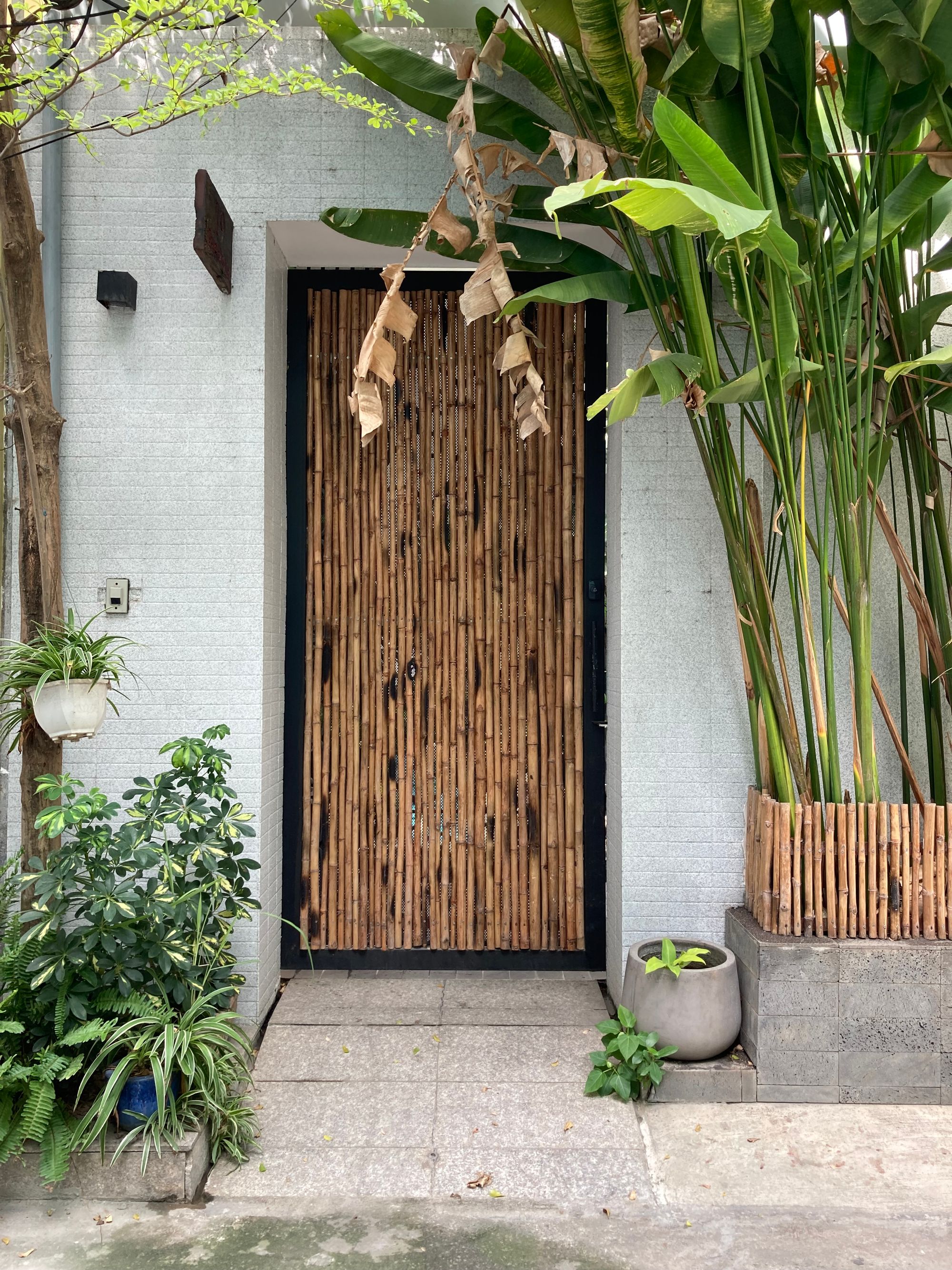 Những cánh cổng biết nói
