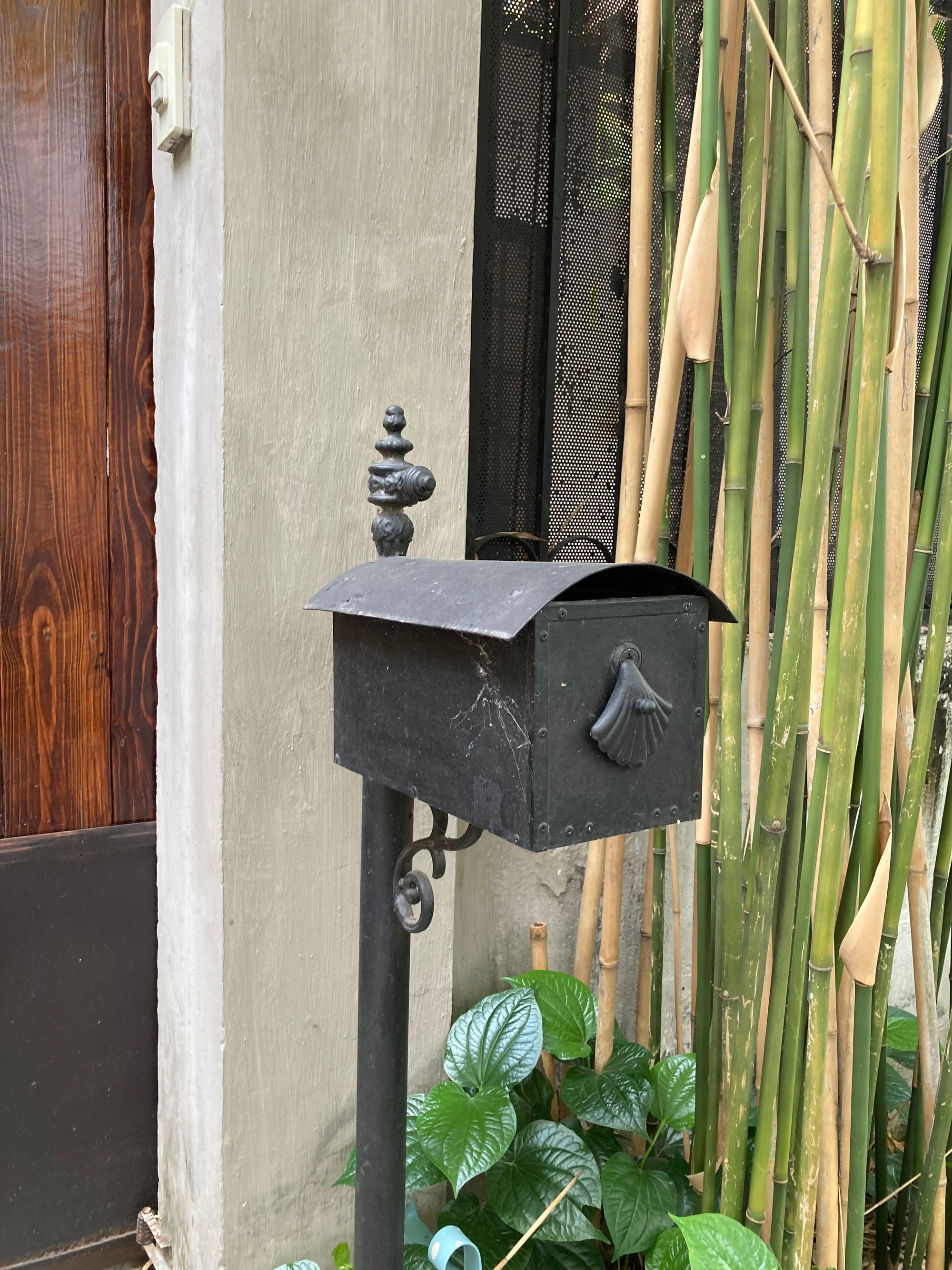 Những cánh cổng biết nói