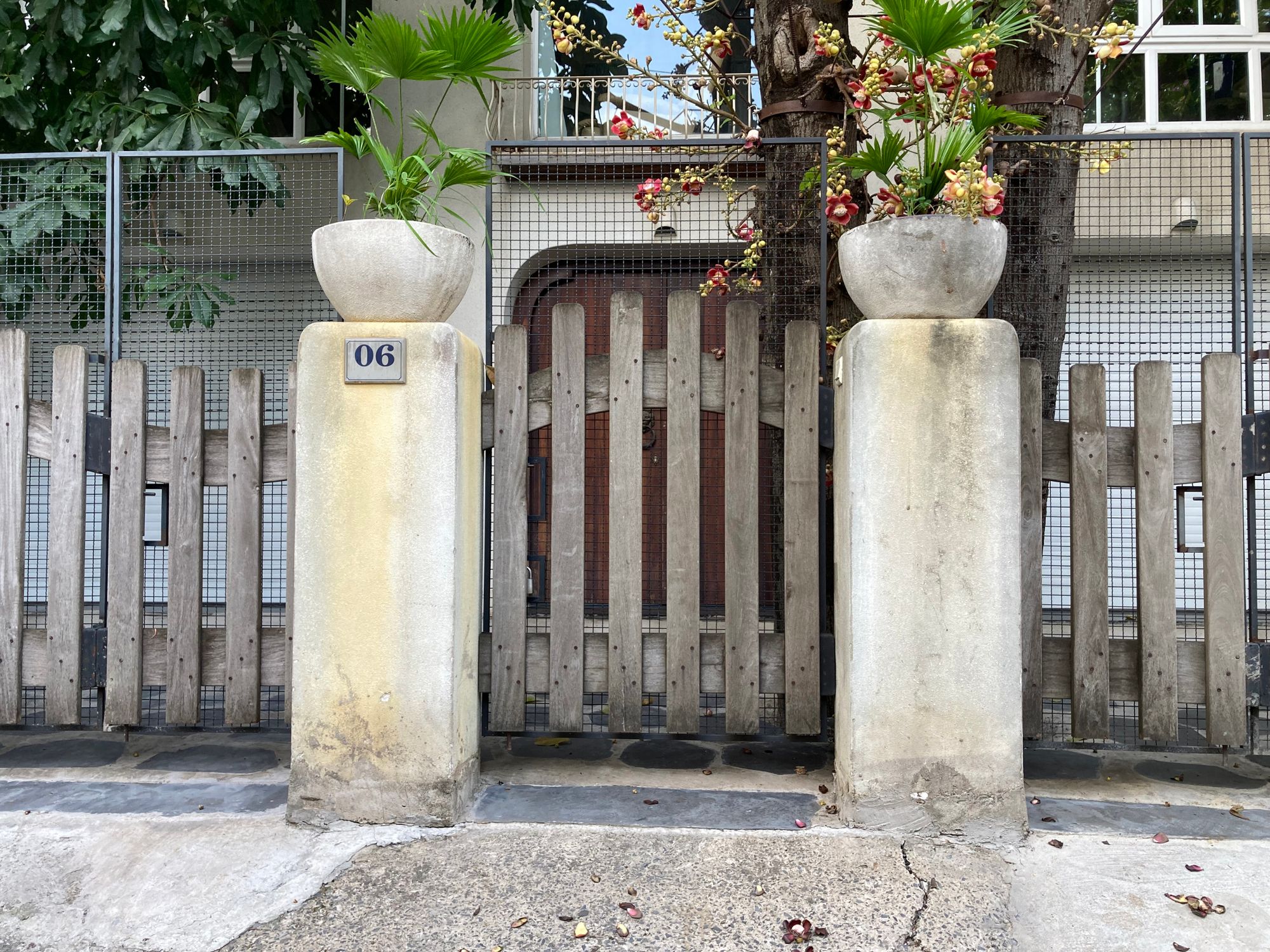 Những cánh cổng biết nói