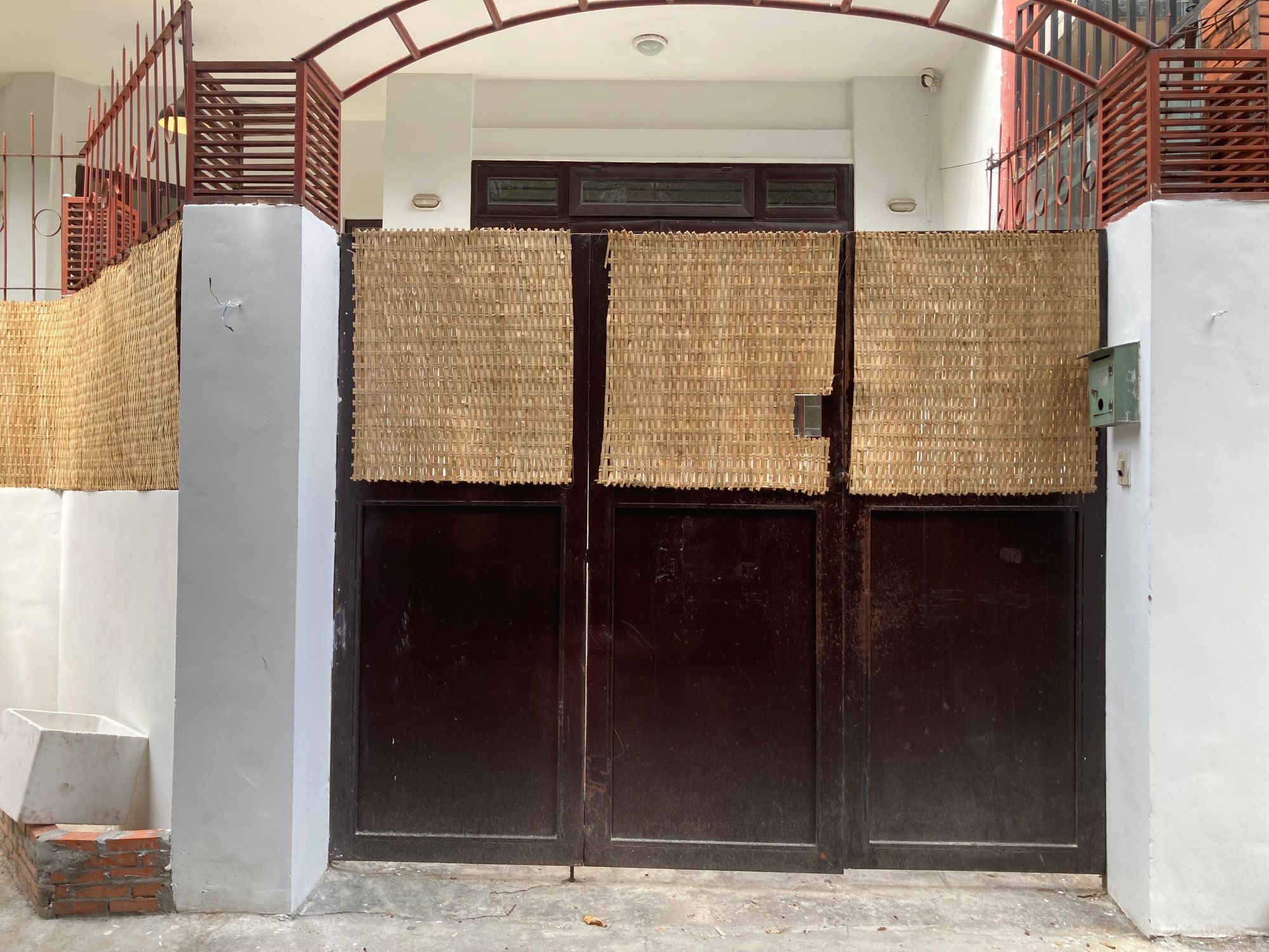 Những cánh cổng biết nói