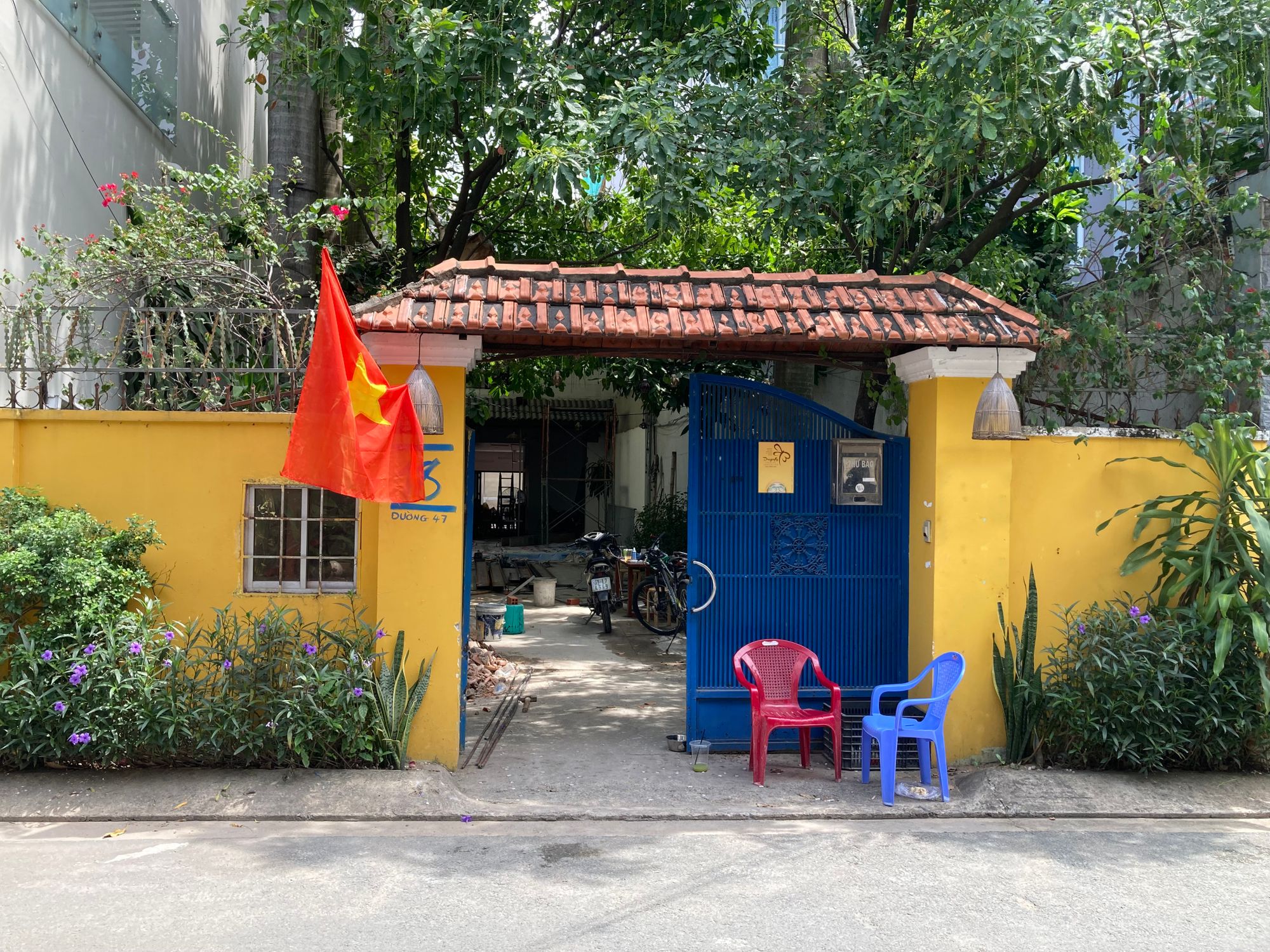 Những cánh cổng biết nói