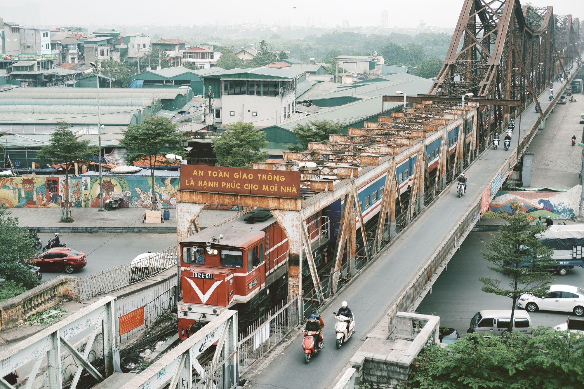 Chuyến tàu Việt Nam huyền thoại