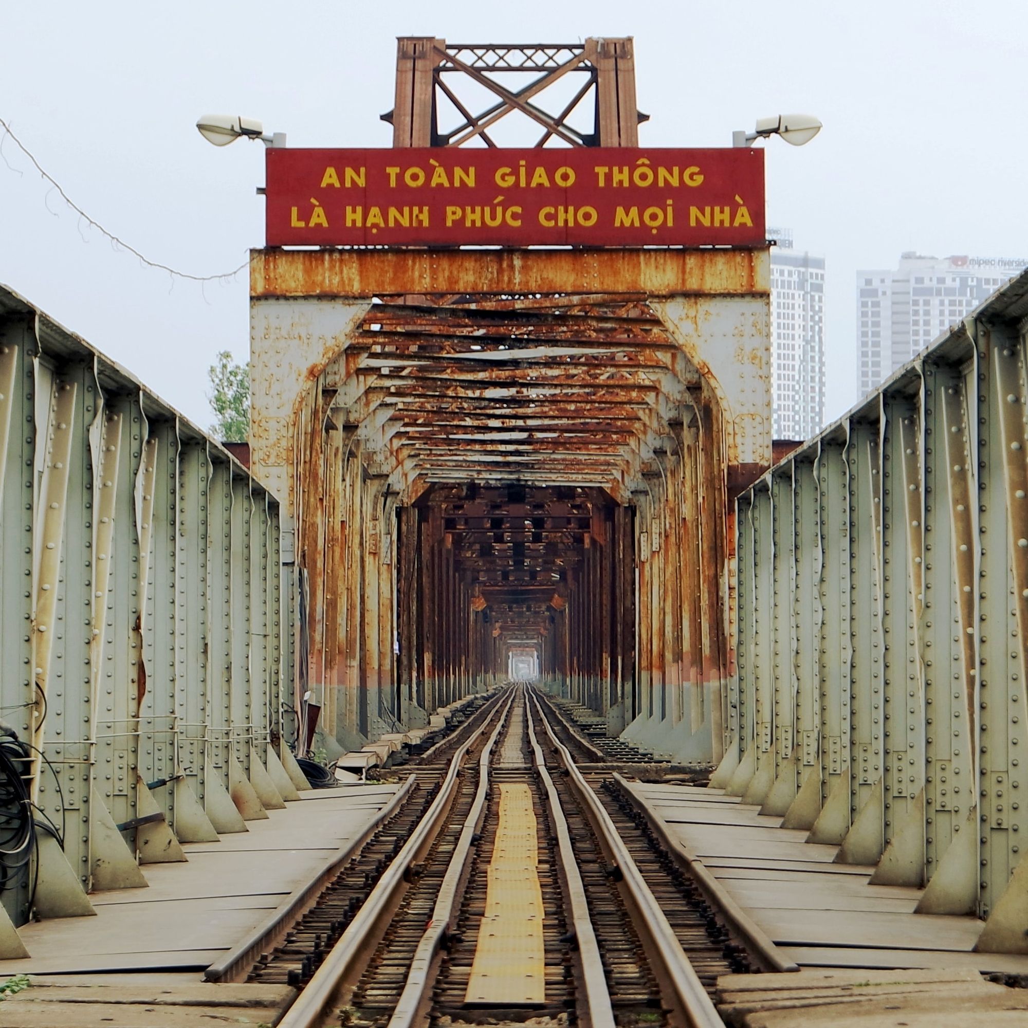 Chuyến tàu Việt Nam huyền thoại