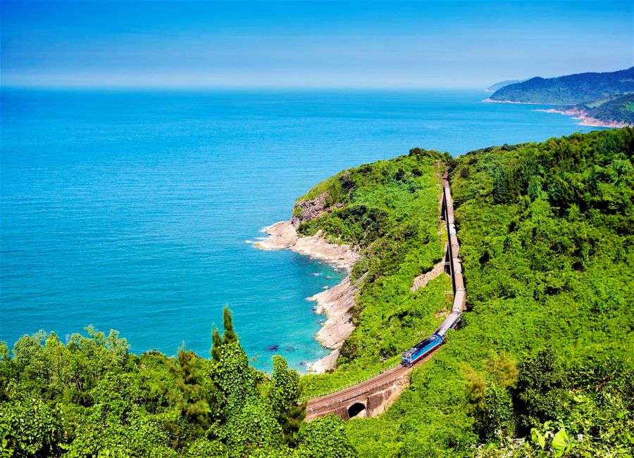 Chuyến tàu Việt Nam huyền thoại