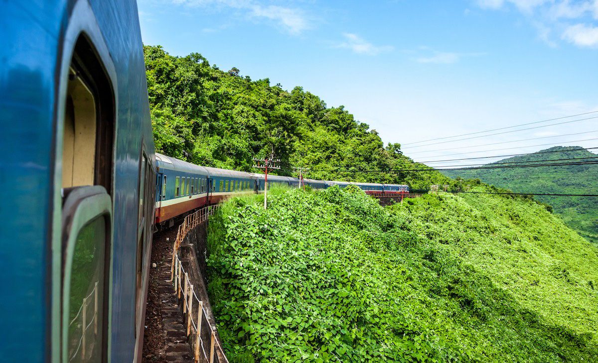 Chuyến tàu Việt Nam huyền thoại
