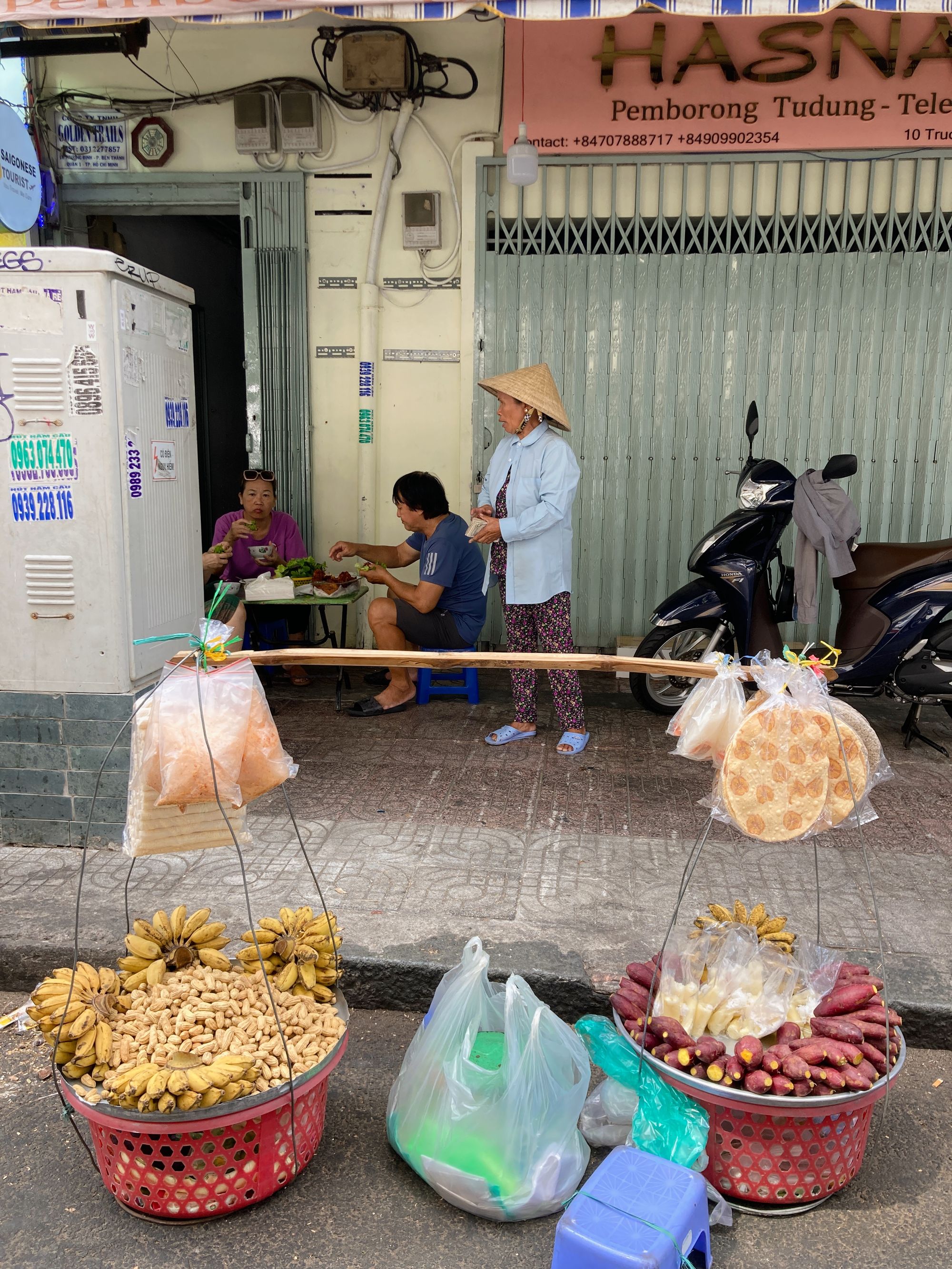 Nghệ thuật bài trí từ những nghệ nhân gánh hàng rong