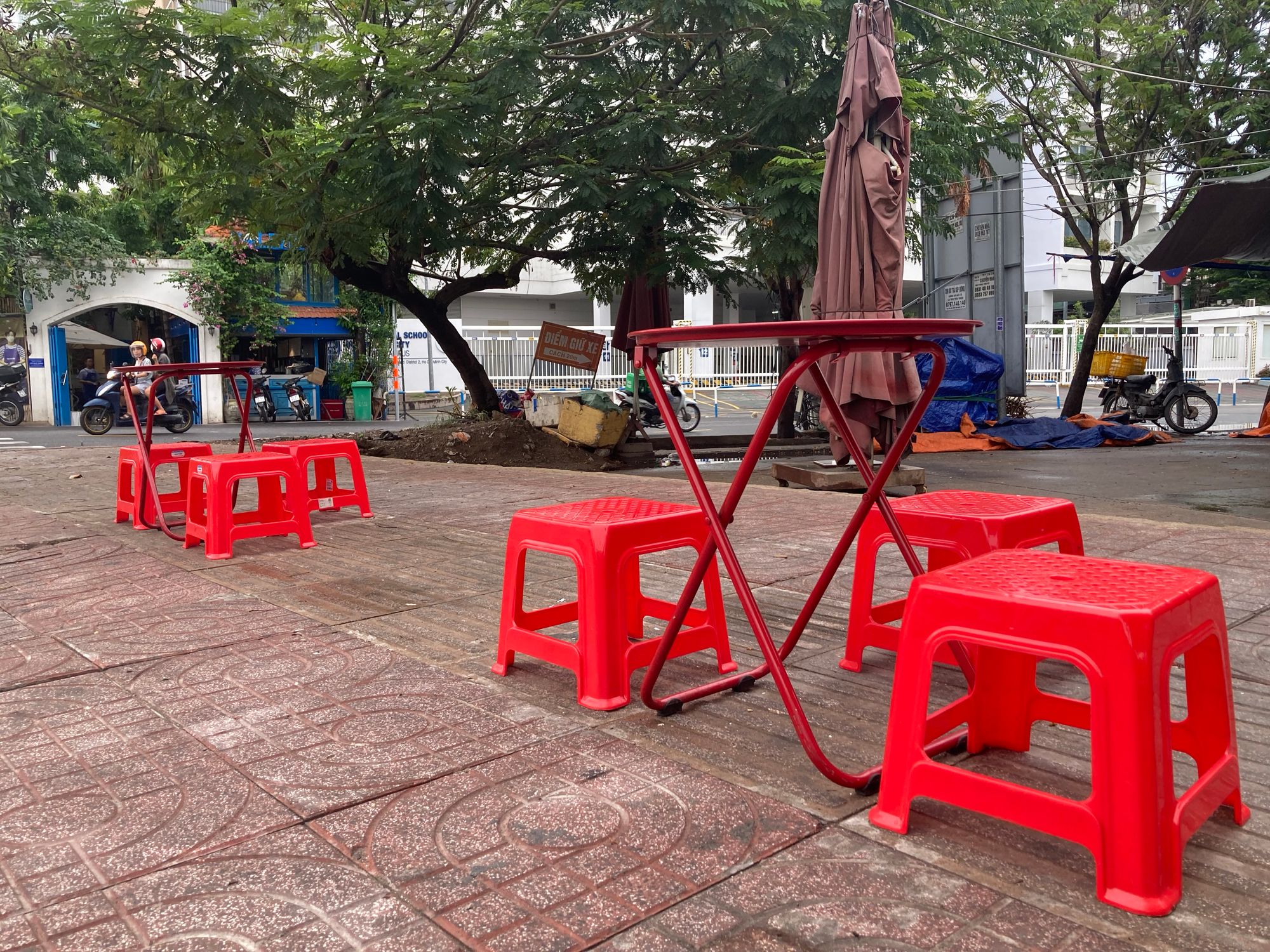 Ghế nhựa sắc màu