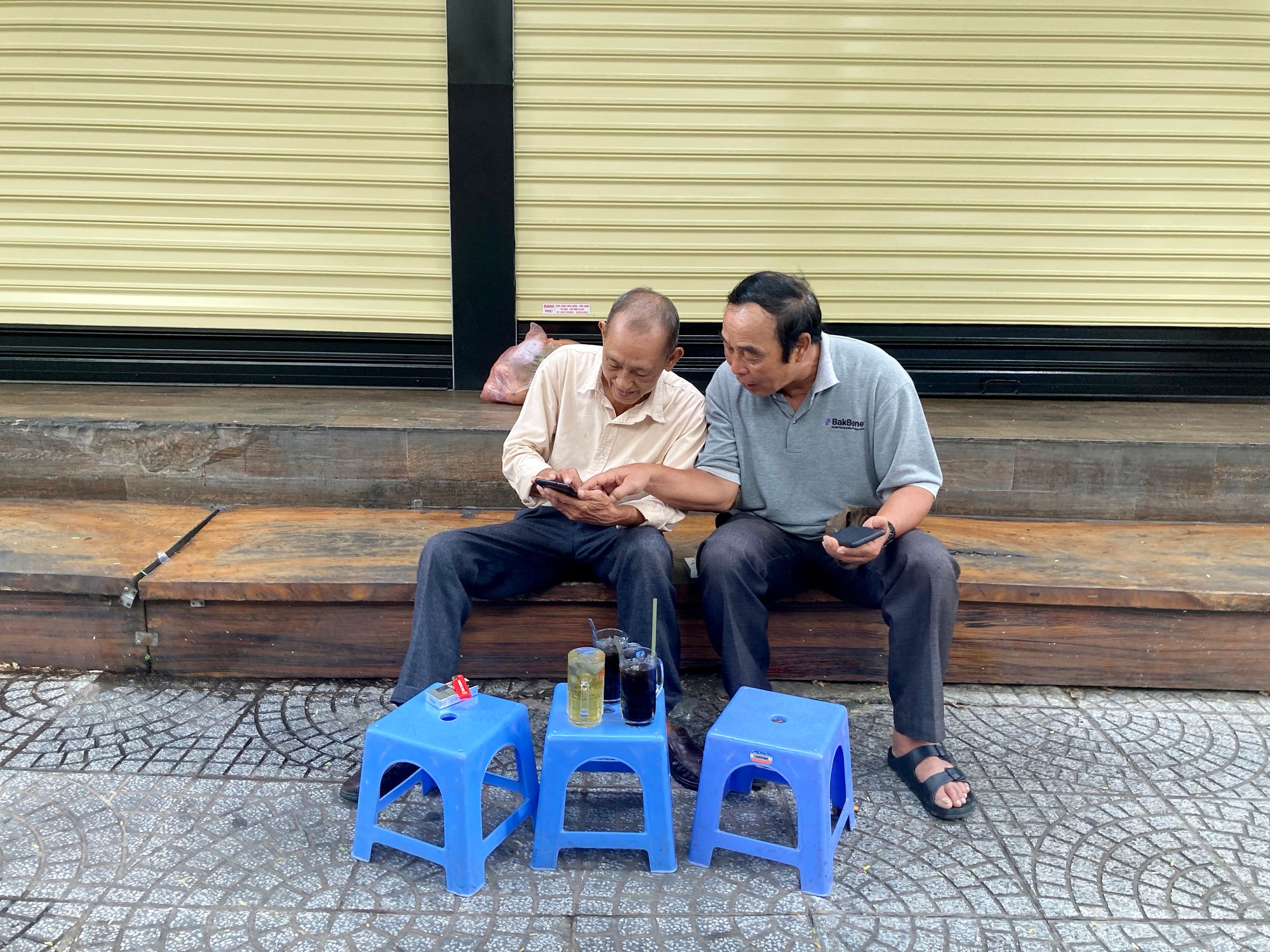Ghế nhựa sắc màu