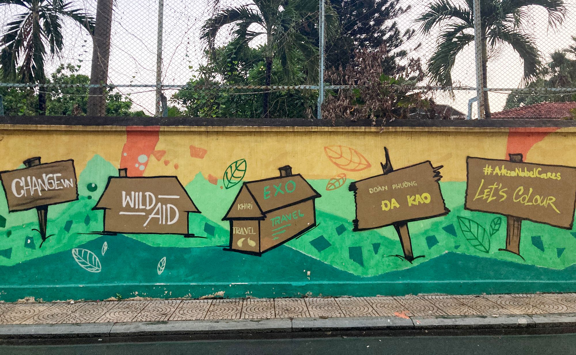 Những bức tranh trên đường Sài Gòn