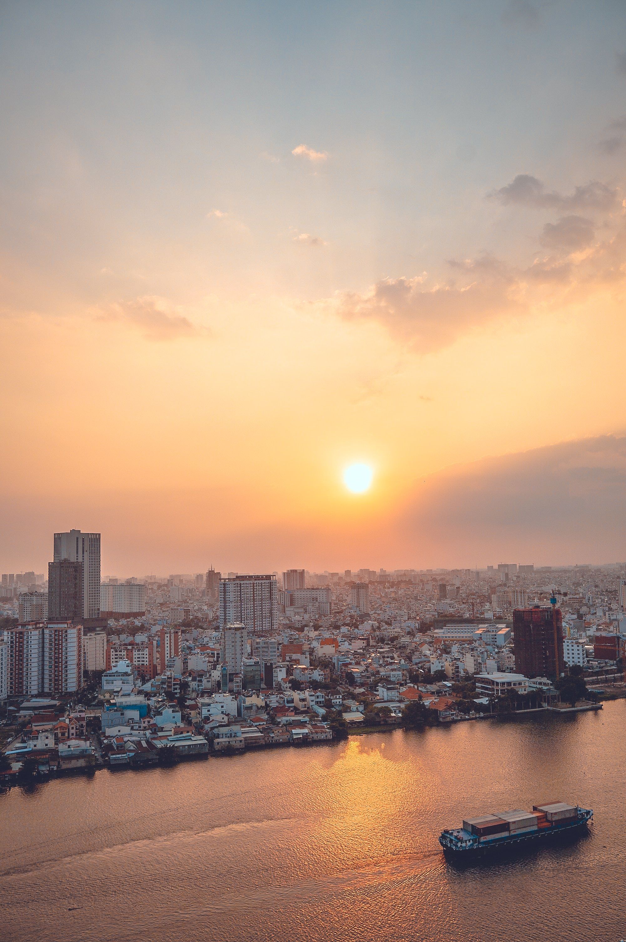 Việt Nam: chữ S, còn thế giới thì sao?