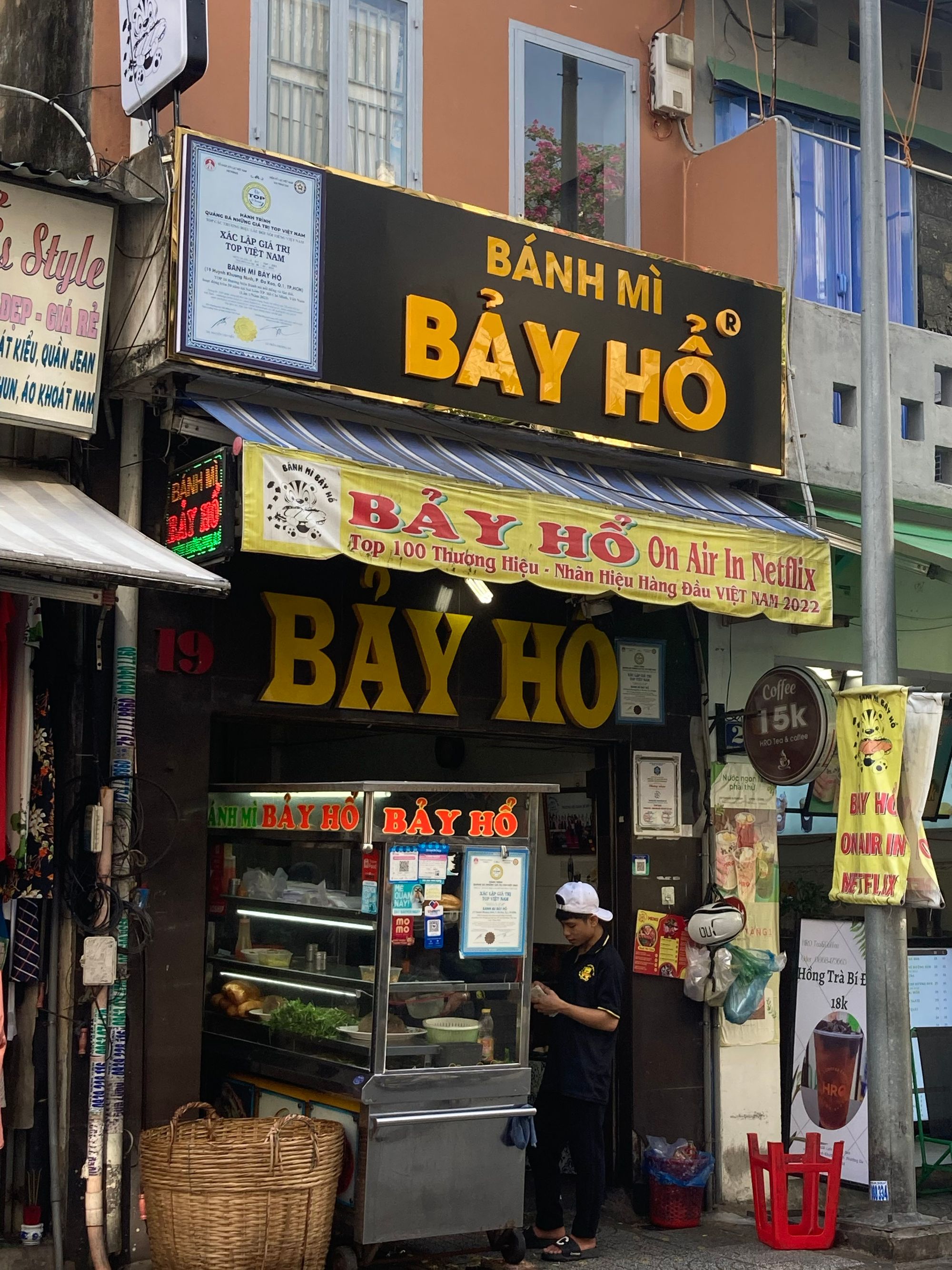 Con đường nhỏ và drama bánh mì thịt