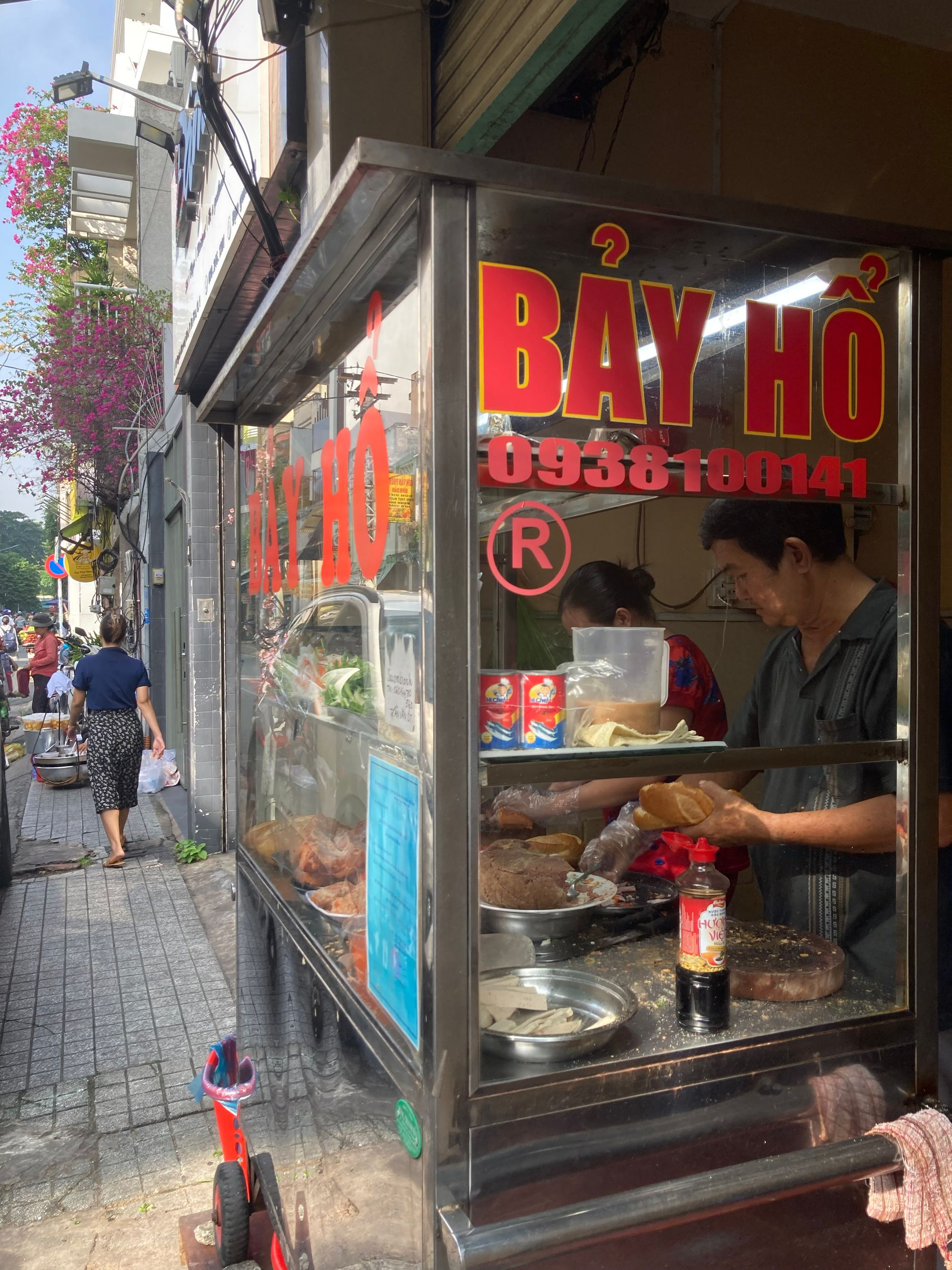 Con đường nhỏ và drama bánh mì thịt