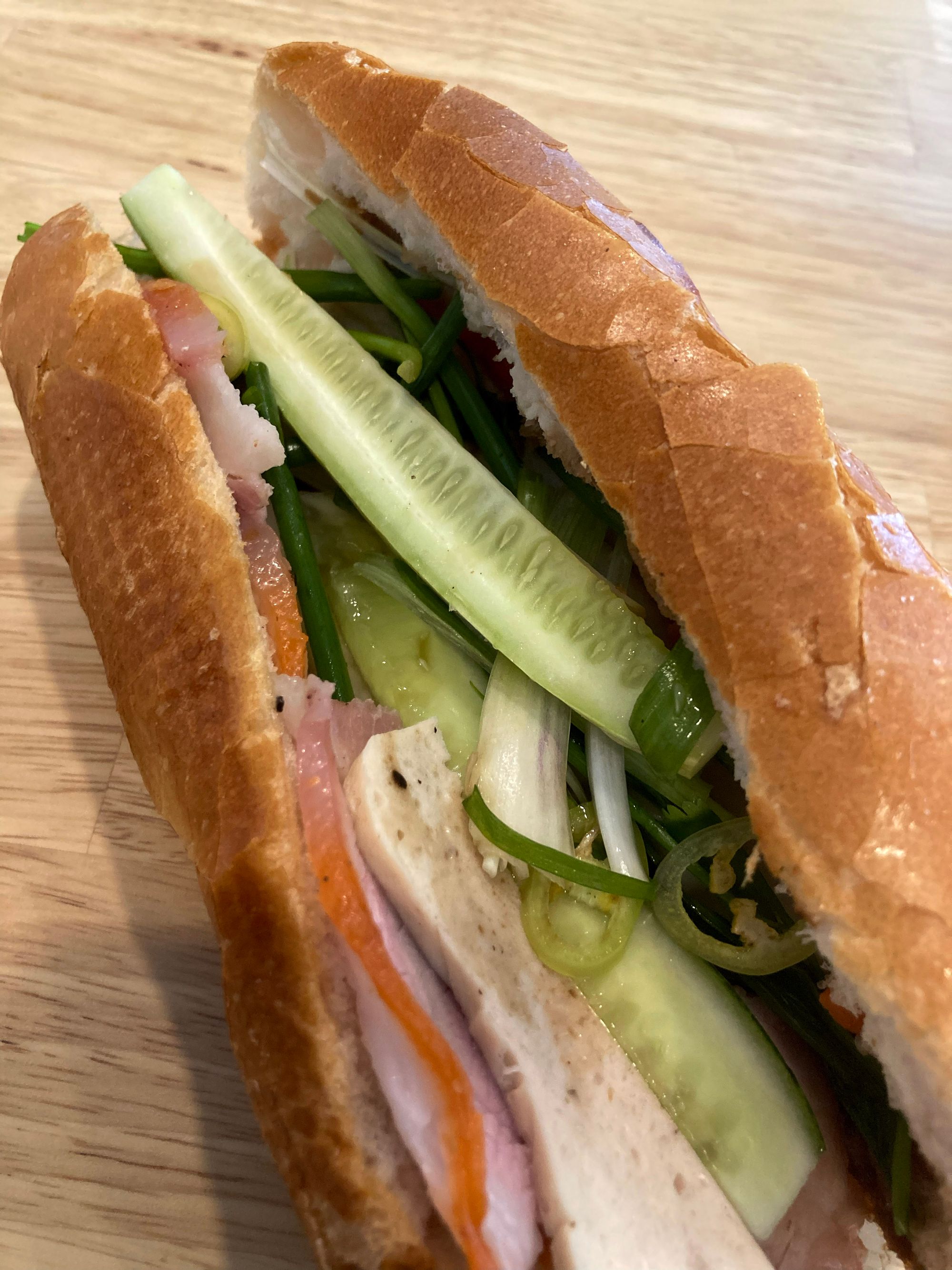 Con đường nhỏ và drama bánh mì thịt