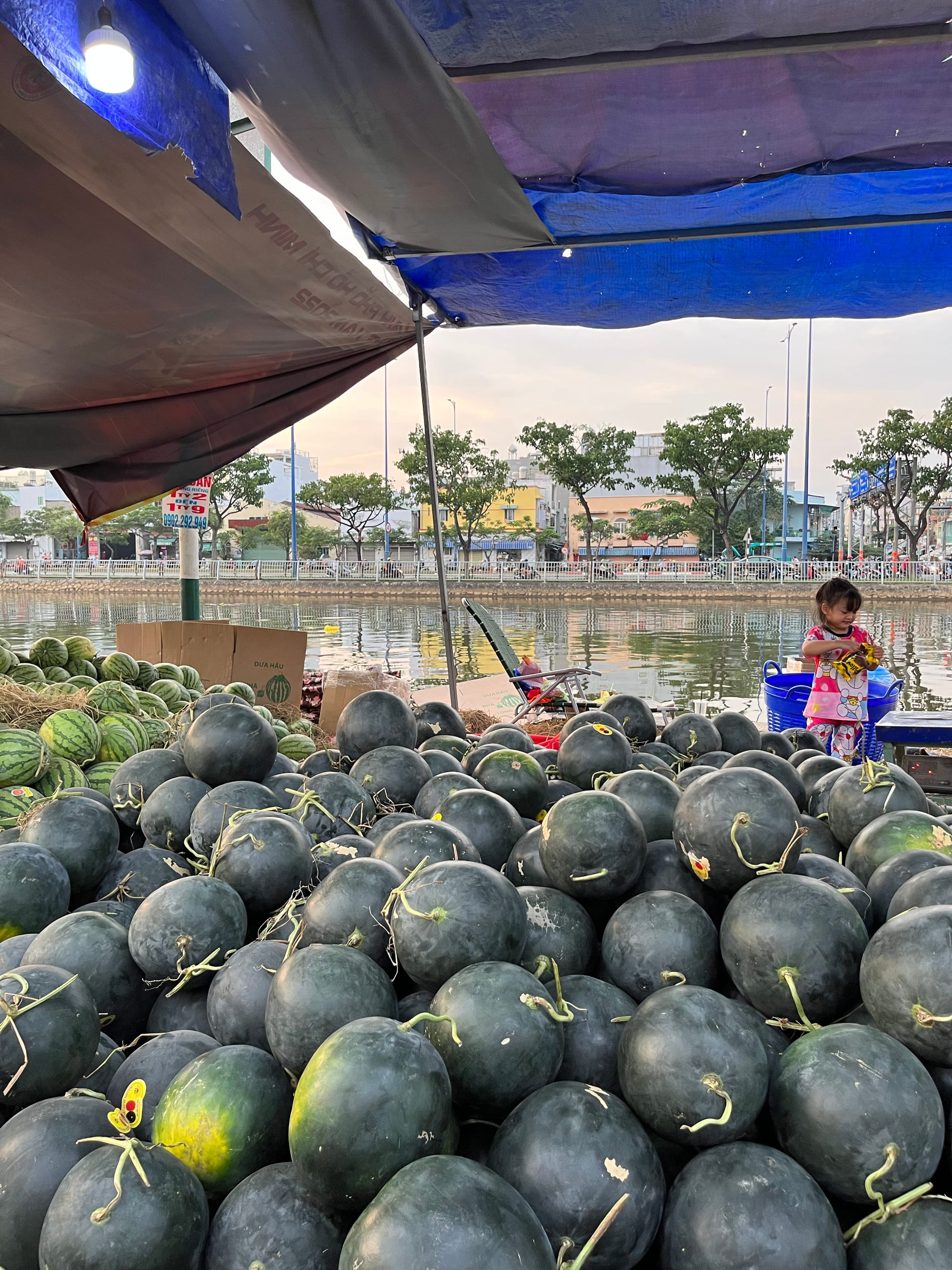 Chợ Tết và trò chơi trả giá