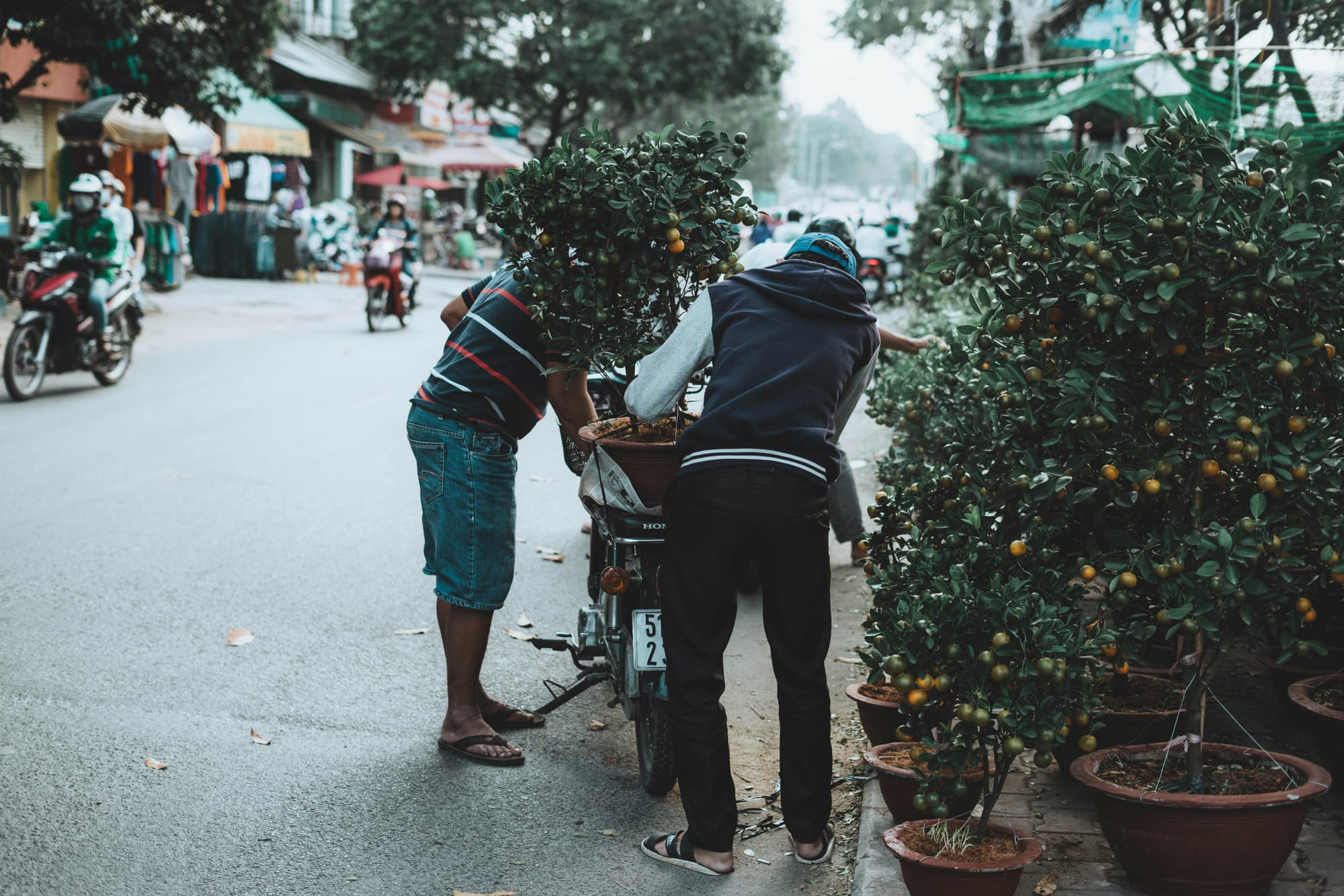 Chợ Tết và trò chơi trả giá