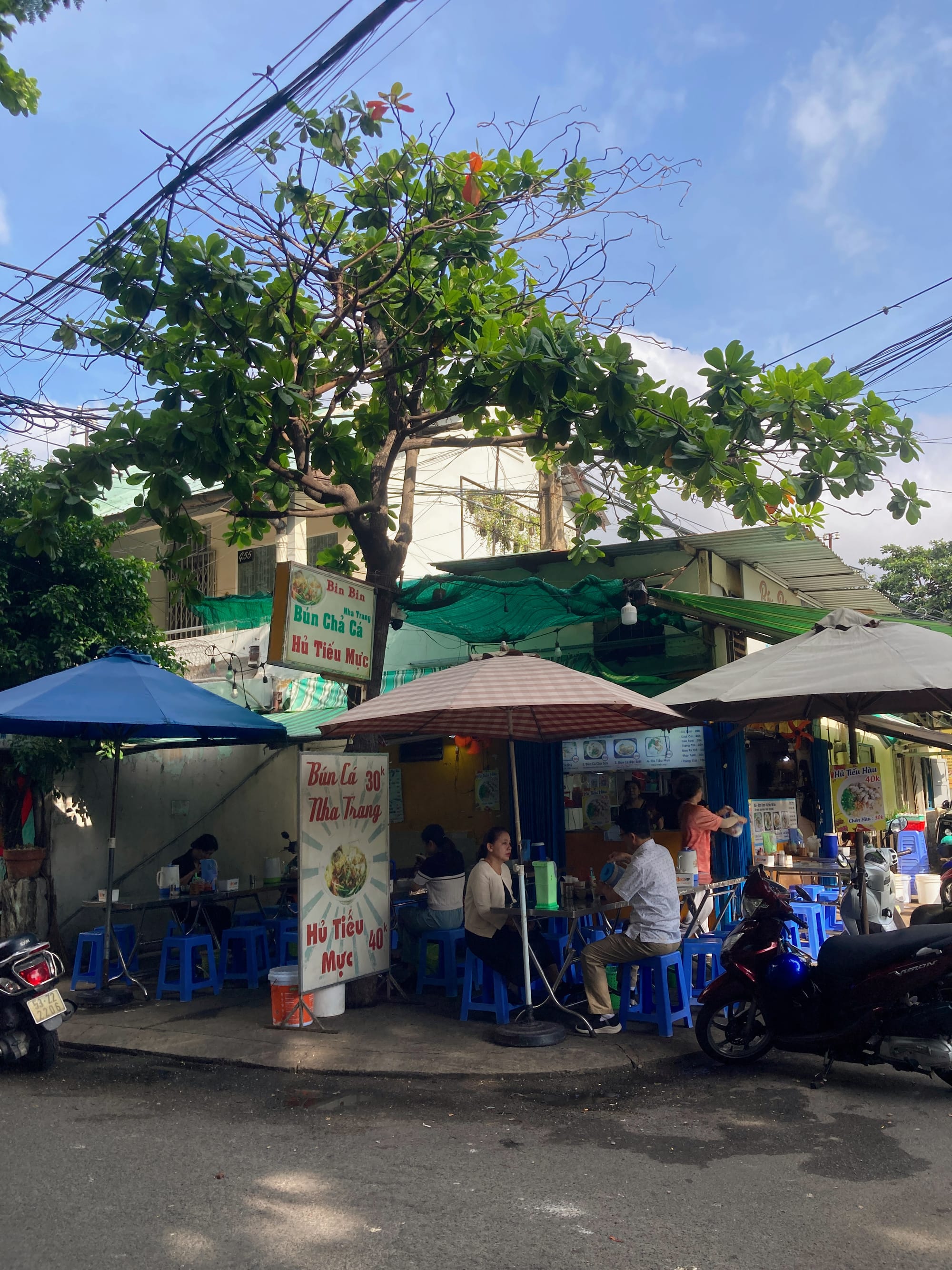 Cuối tuần ở cư xá lớn nhất Sài Gòn