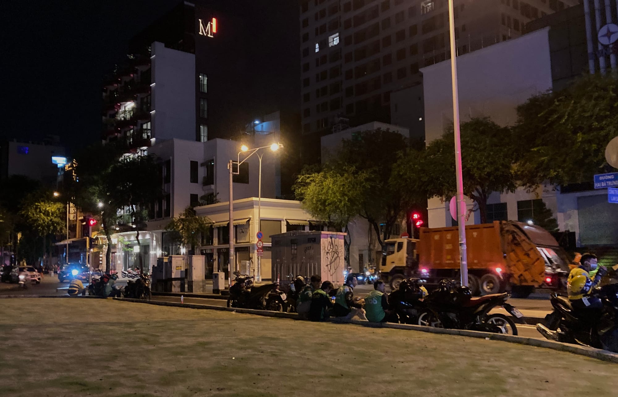 Chuyện ly kỳ của shipper