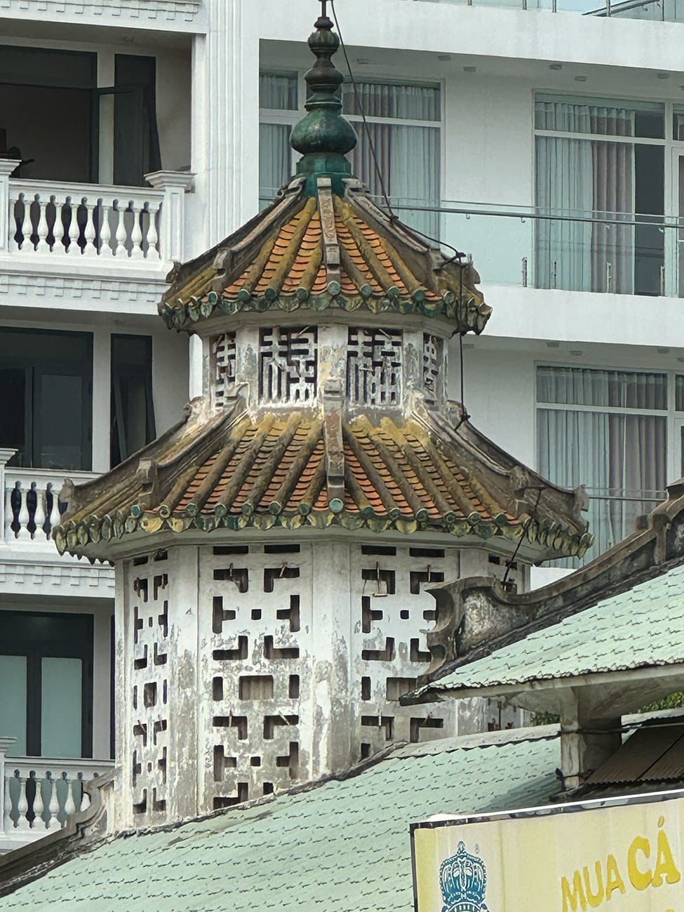 Có một ngôi chợ bí ẩn