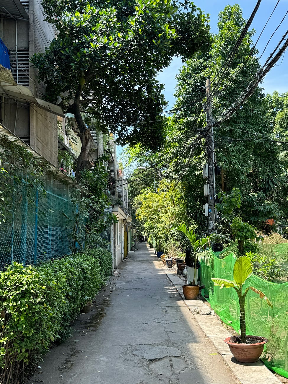 Trôi giữa hai bán đảo phù hoa