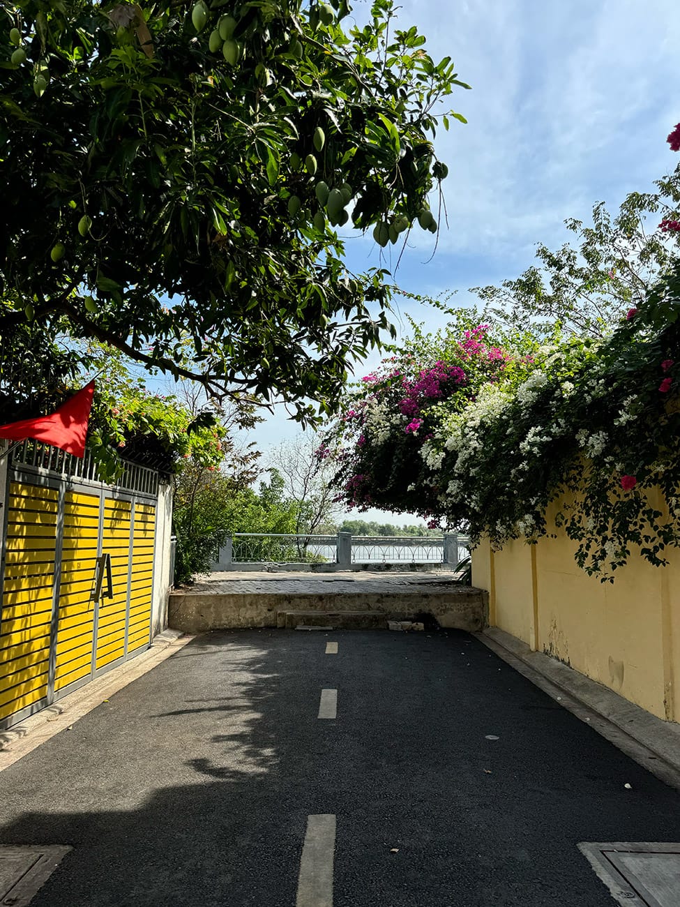 Chill ở ngôi làng đẹp bên sông