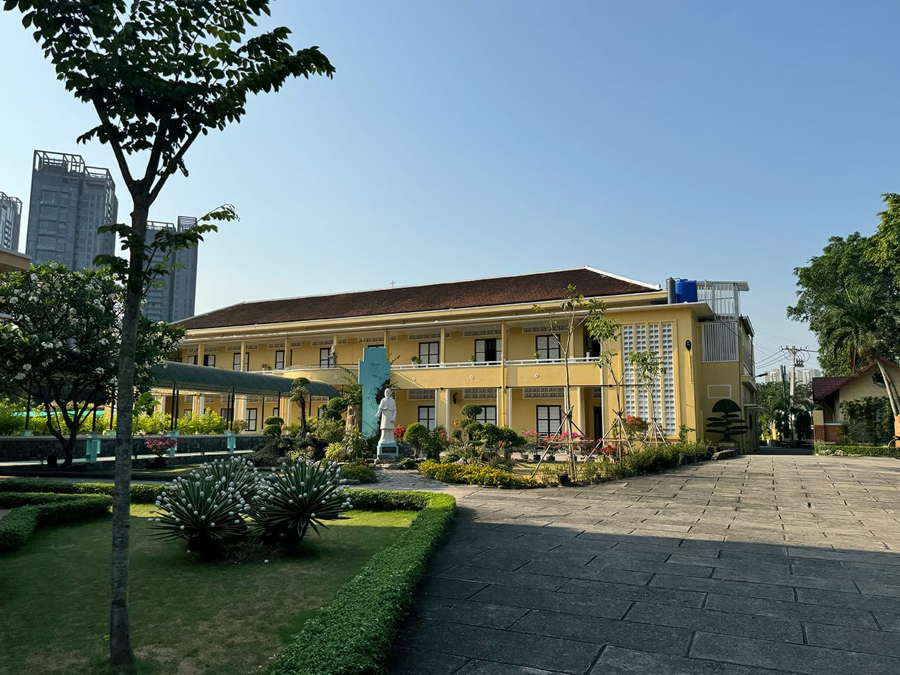 Vẻ đẹp của một dòng tu cô đơn
