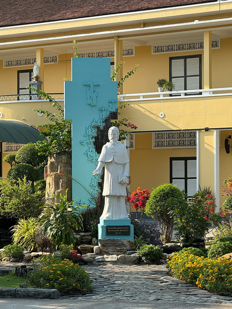 Vẻ đẹp của một dòng tu cô đơn