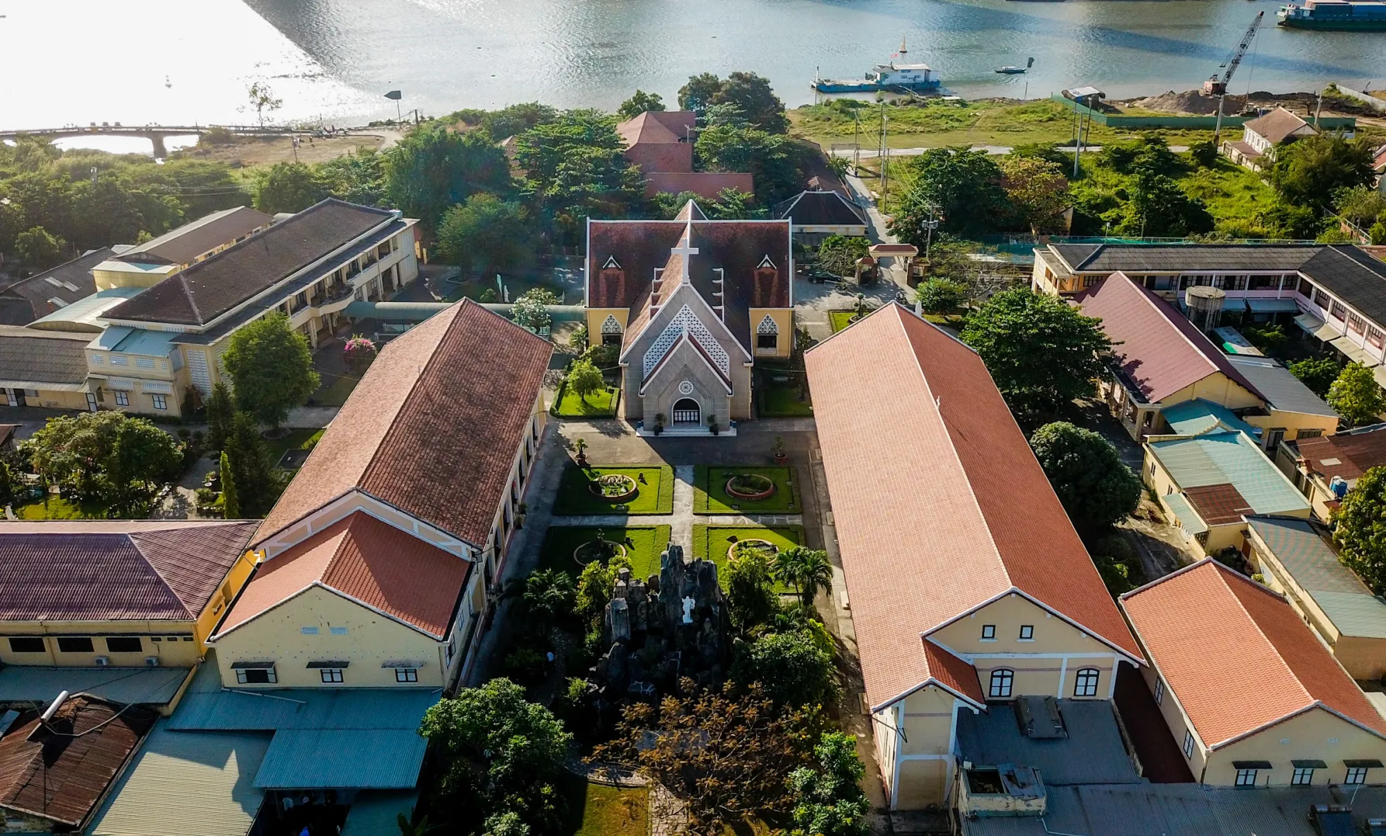 Vẻ đẹp của một dòng tu cô đơn