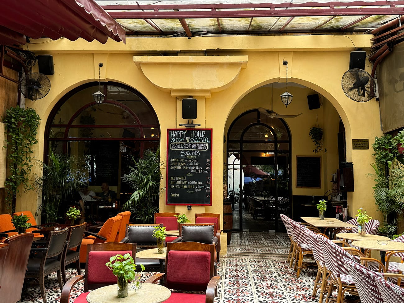 Chill trong một di tích cũ