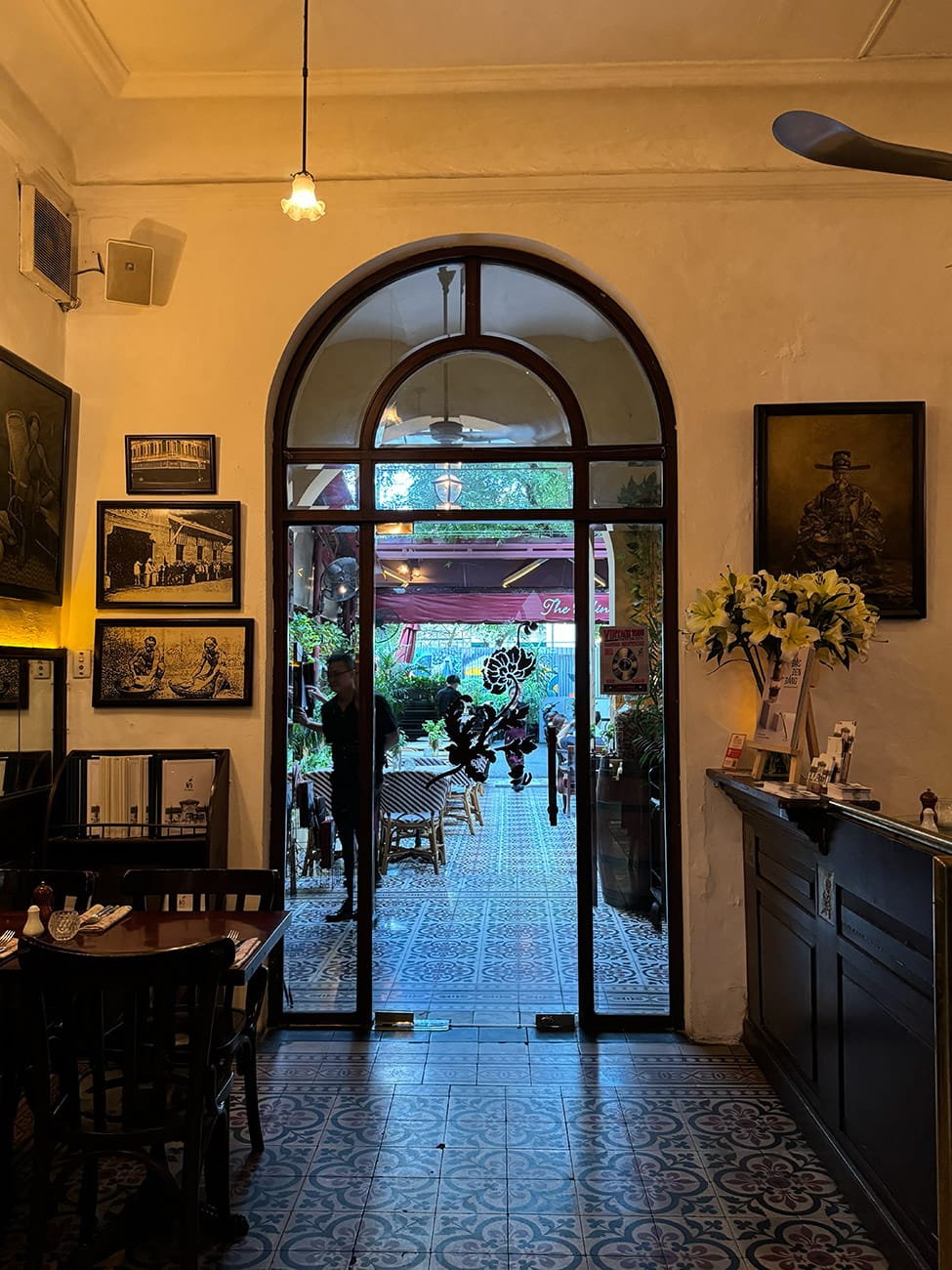 Chill trong một di tích cũ