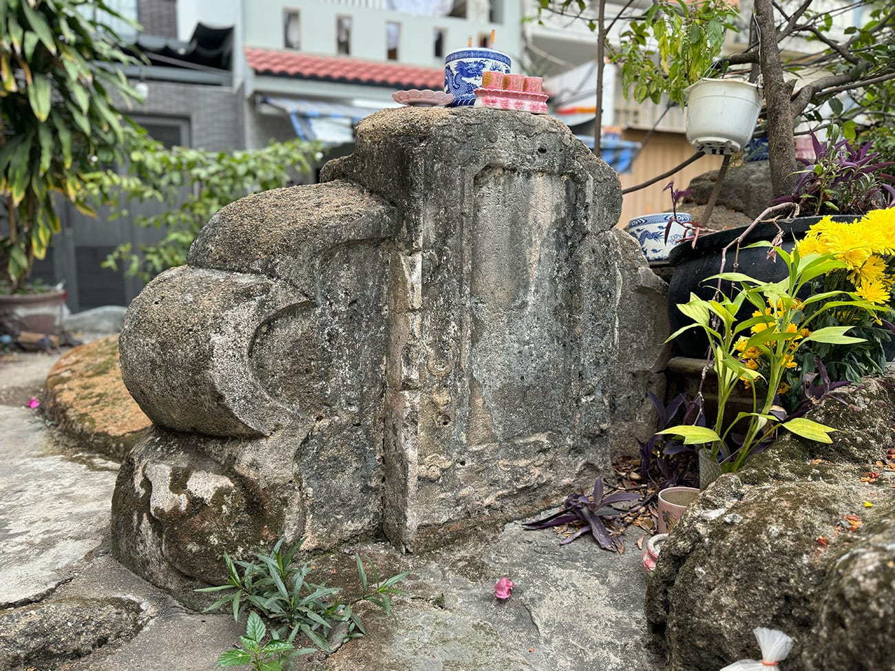 Luôn có gì đó trong một con hẻm bình thường