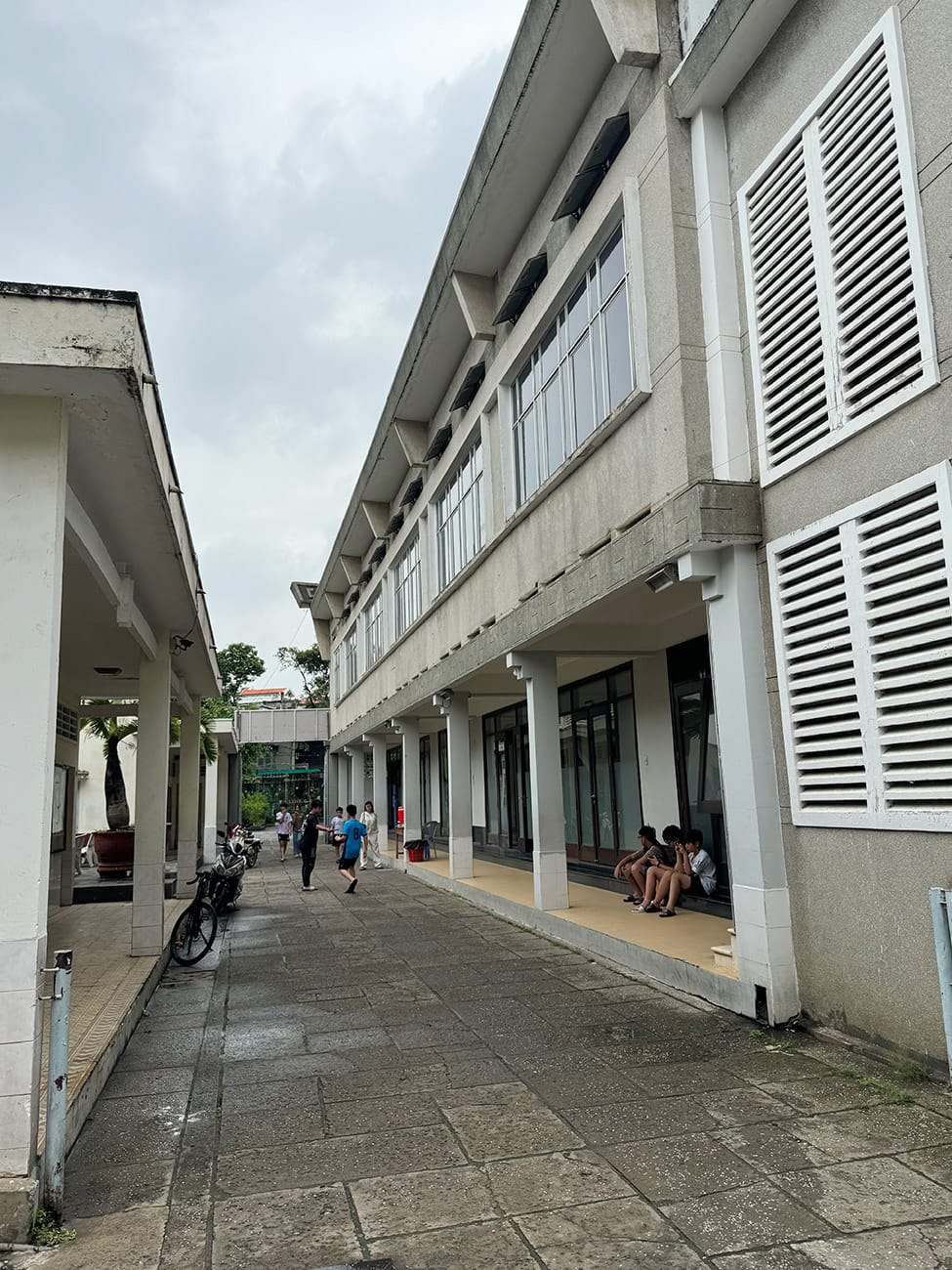 Hẻm nhỏ, bóng mát và một xóm đạo không ai ngờ tới