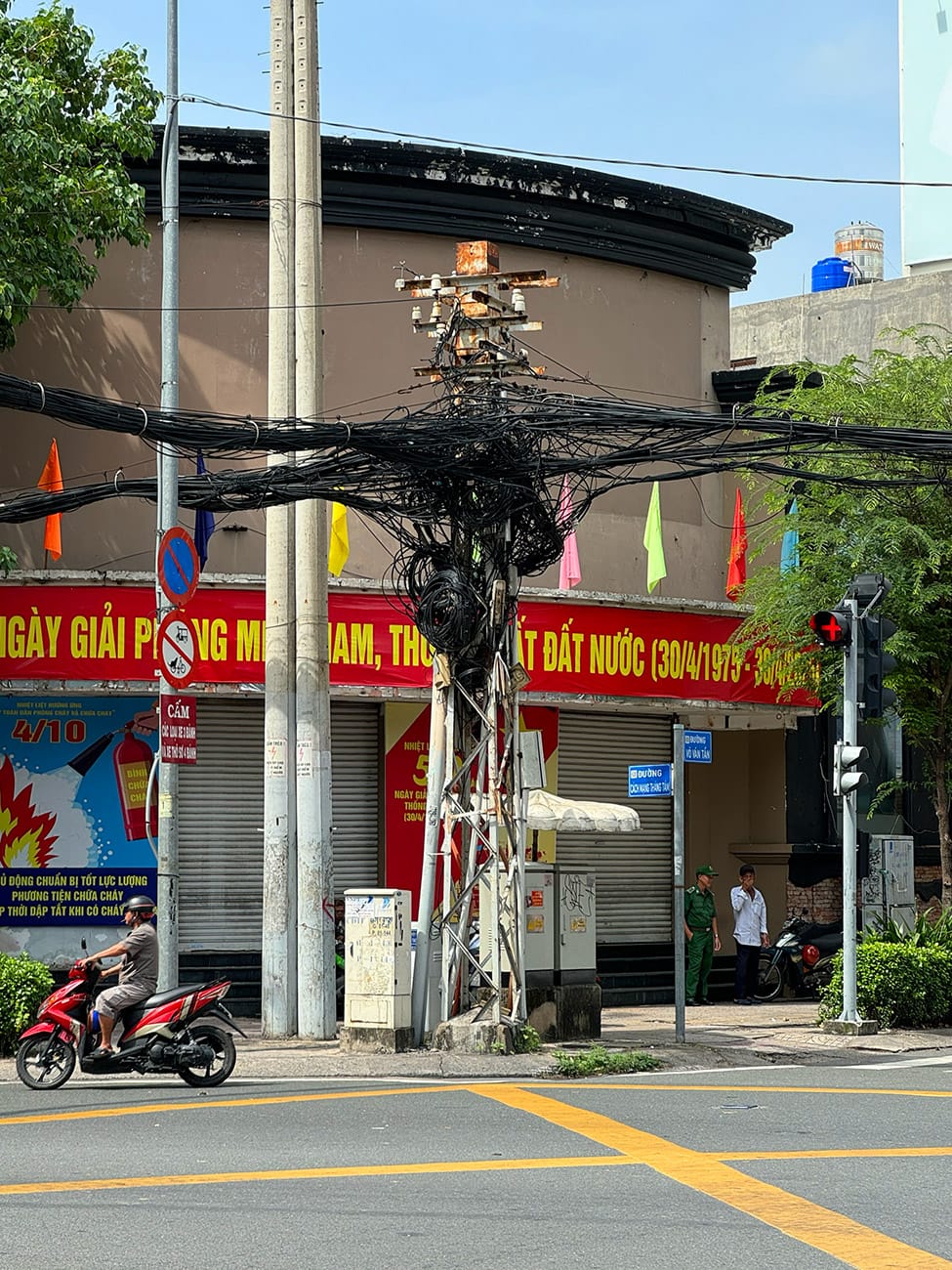 Những cụ già tóc rối trăm tuổi