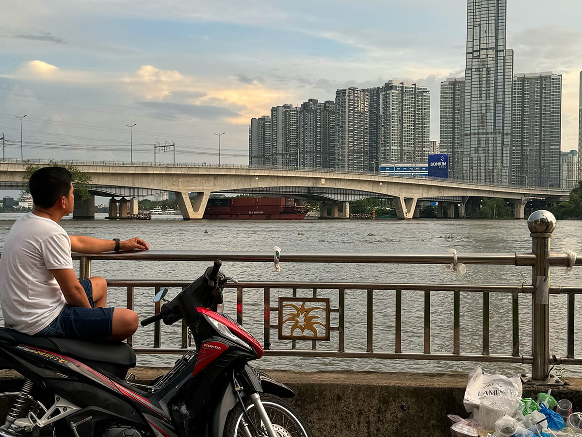 Từ lá chuối đến bịch nylon: Một hành trình xả rác