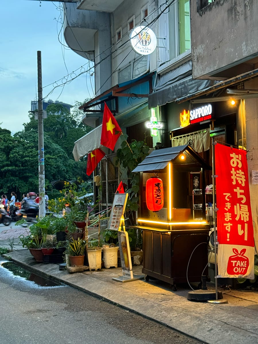 Góc Sài Gòn và một Ginza lặng lẽ
