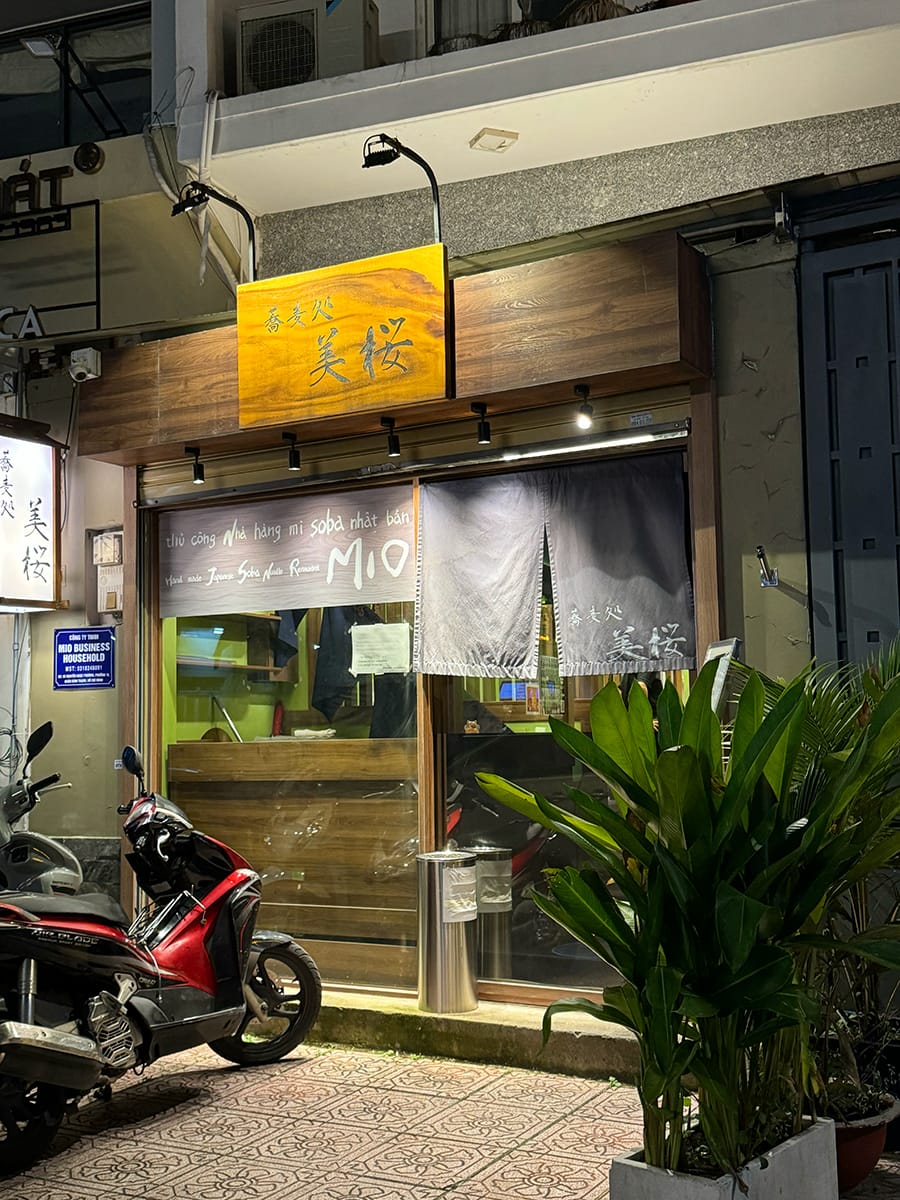 Góc Sài Gòn và một Ginza lặng lẽ
