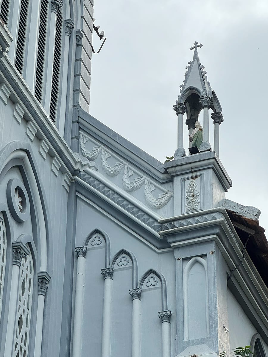 Nhà thờ nhỏ và chuyện của kiến trúc sư “cây nhà lá vườn”