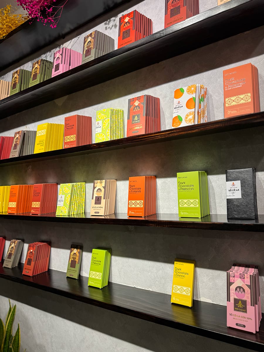 Ghé vào hang nhỏ ở trung tâm